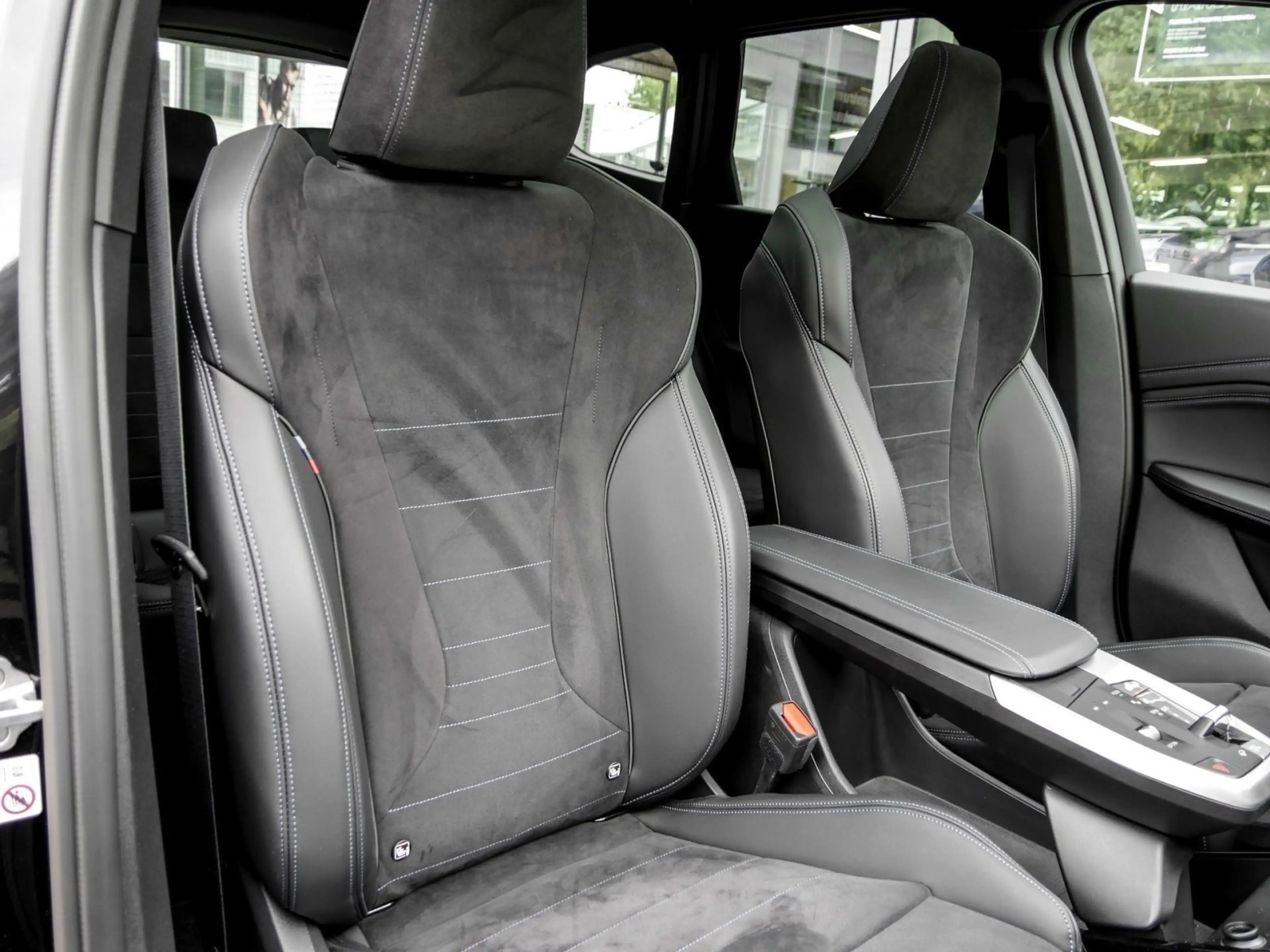BMW iX1 xDrive30 M SPORT+PANO+H/K+HuD+DA PROF+360° — photo 6