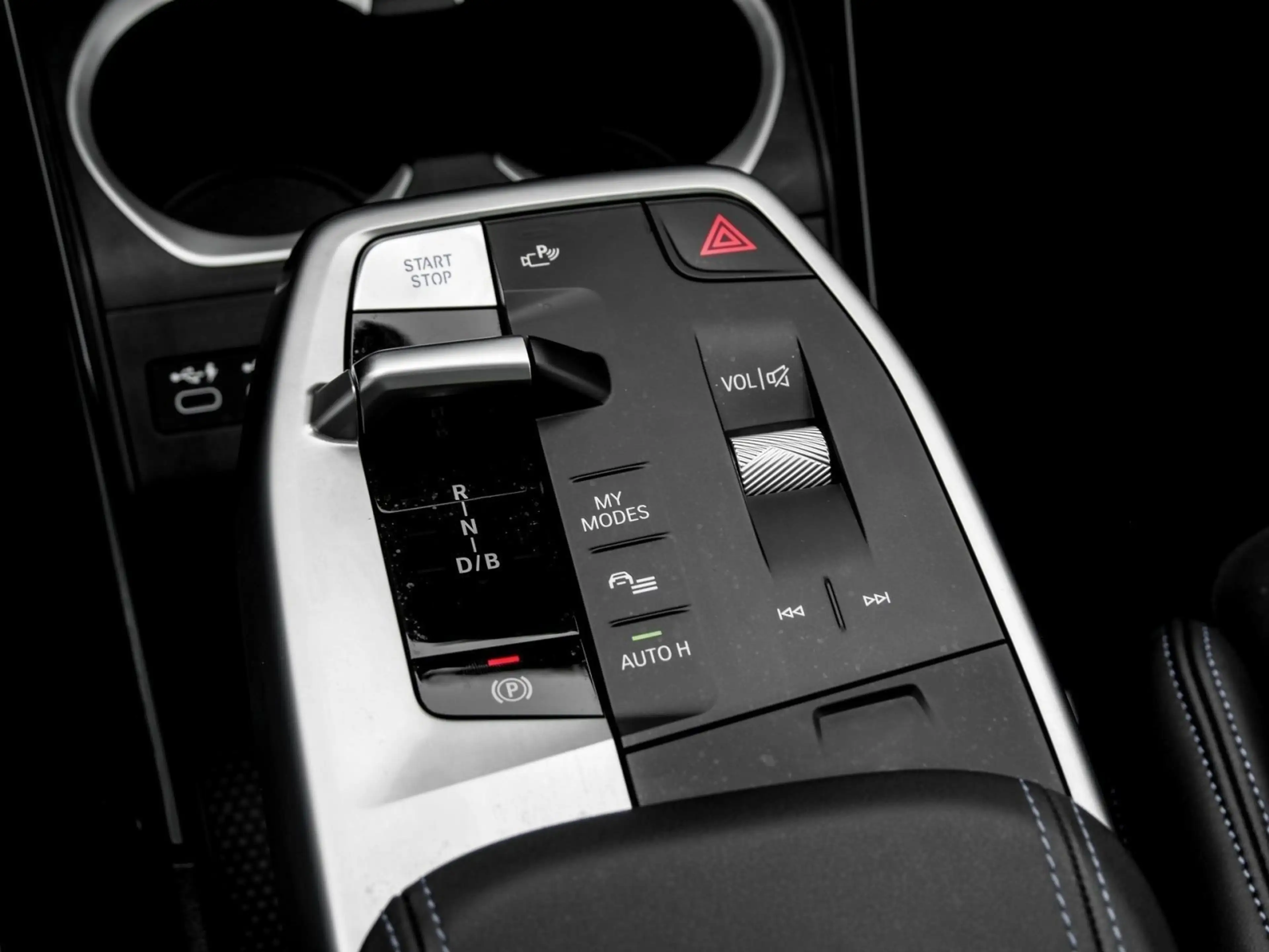 BMW iX1 xDrive30 M SPORT+PANO+H/K+HuD+DA PROF+360° — photo 11