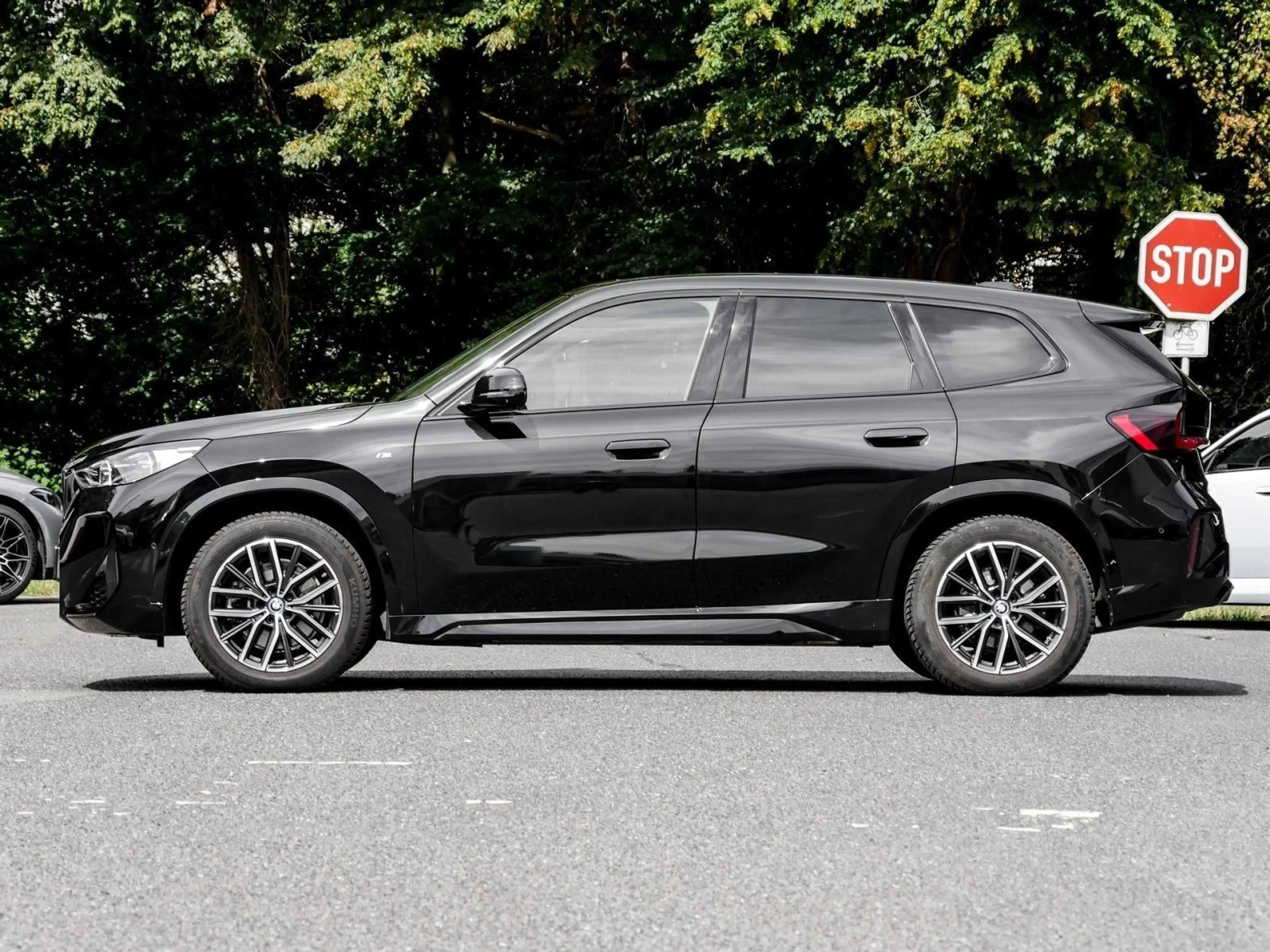 BMW iX1 xDrive30 M SPORT+PANO+H/K+HuD+DA PROF+360° — photo 21