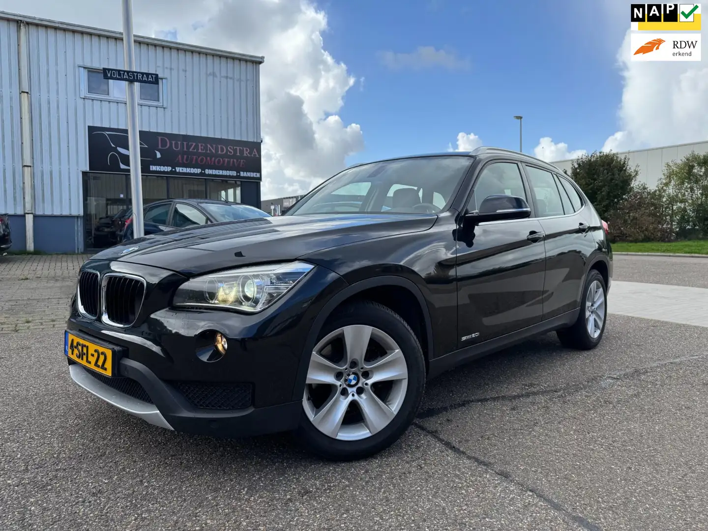 BMW X1 SDrive20i High Executive Automaat, Trekhaak Zwart - 1