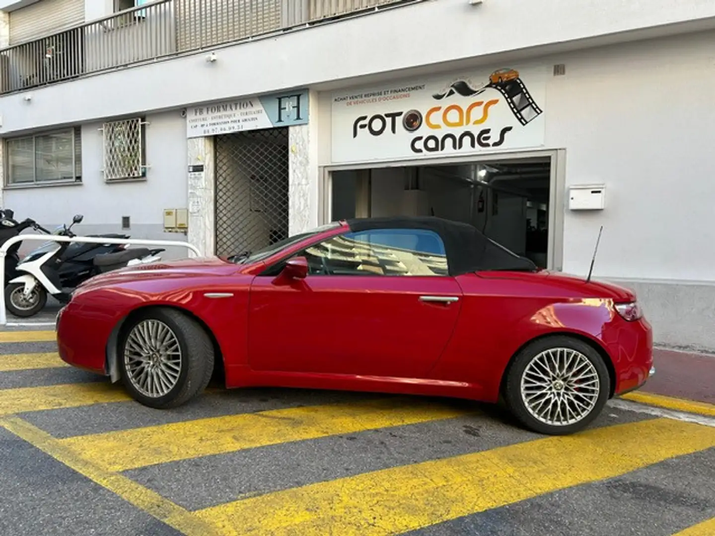 Alfa Romeo Spider 2.2 JTS DISTINCTIVE Rouge - 2