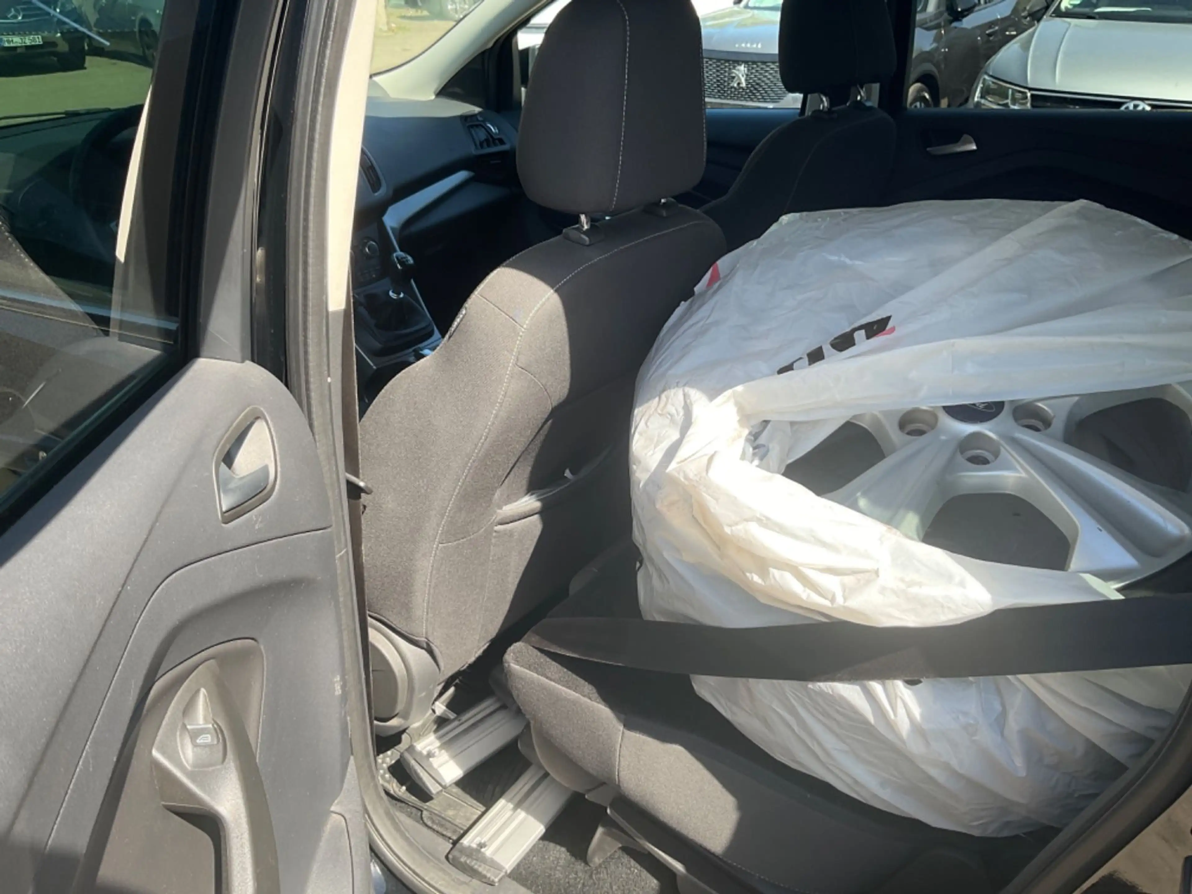 Ford Kuga Sync Edition TÜV NEU 2 HAND SCHECKHEFT — photo 12