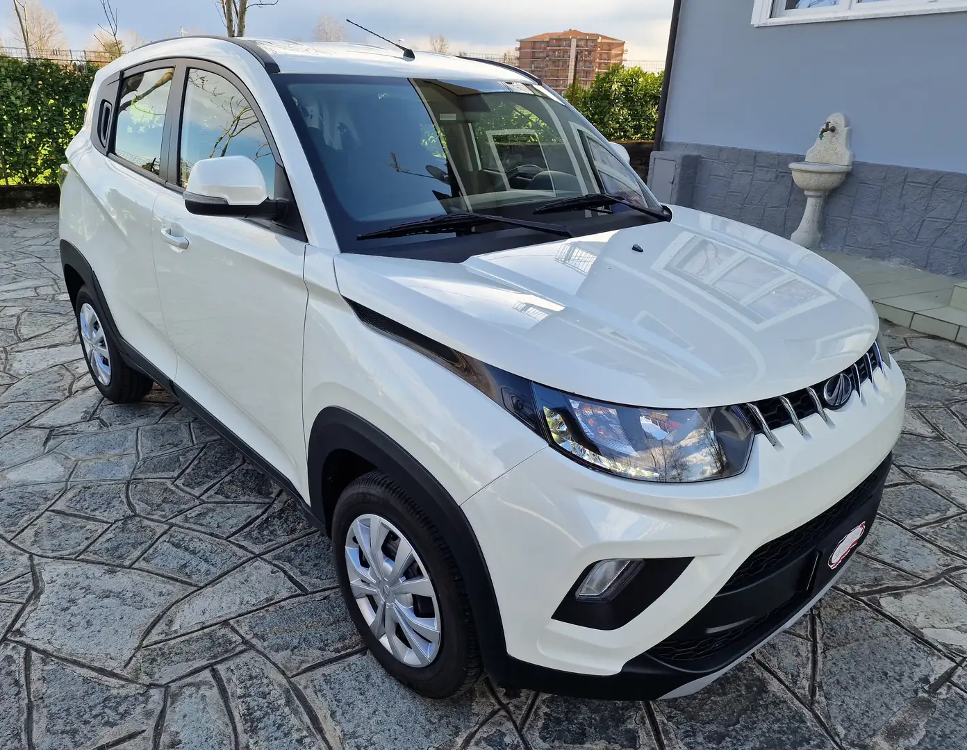 Mahindra KUV100 1.2 K6+ 87cv m-bifuel GPL - neopatentati Fehér - 2
