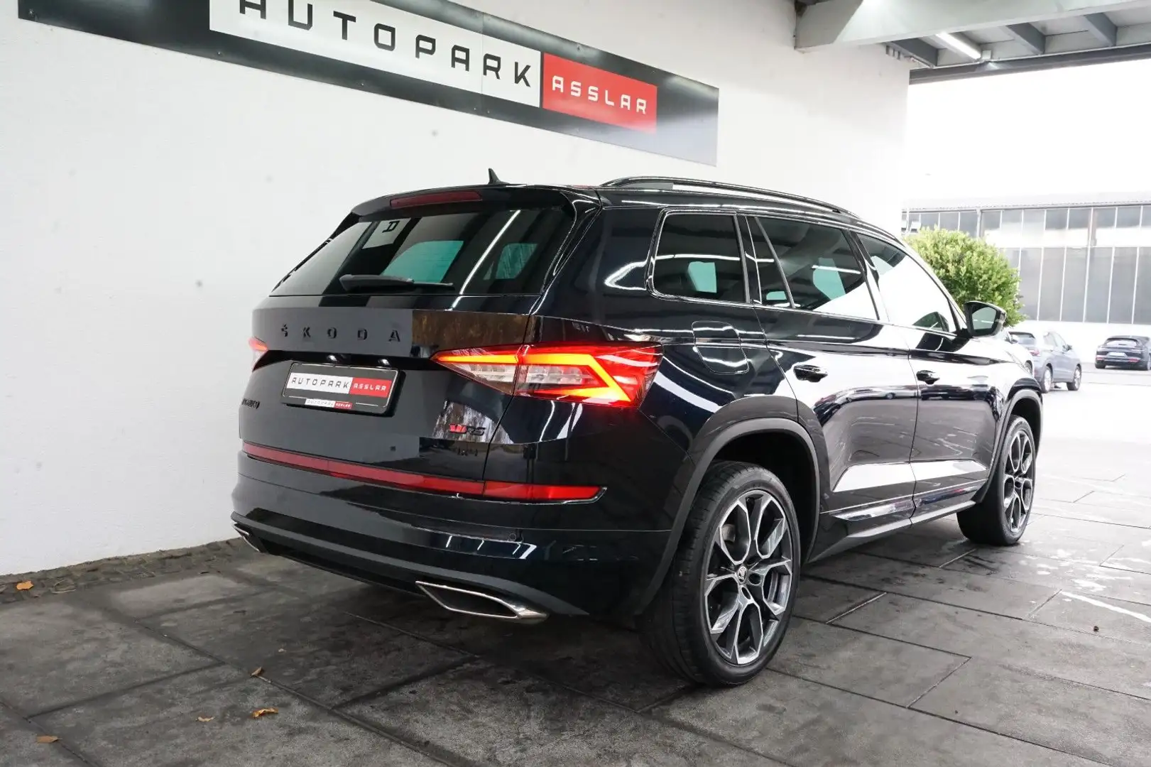 Skoda Kodiaq RS 2.0 TDI DSG 4x4/PANO/STHZ/AHK/360°/20z Schwarz - 2