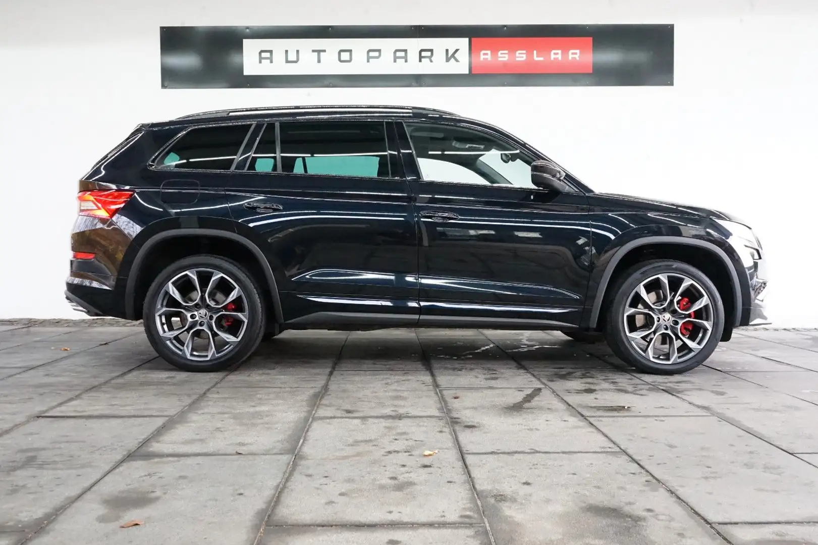 Skoda Kodiaq RS 2.0 TDI DSG 4x4/PANO/STHZ/AHK/360°/20z Schwarz - 1