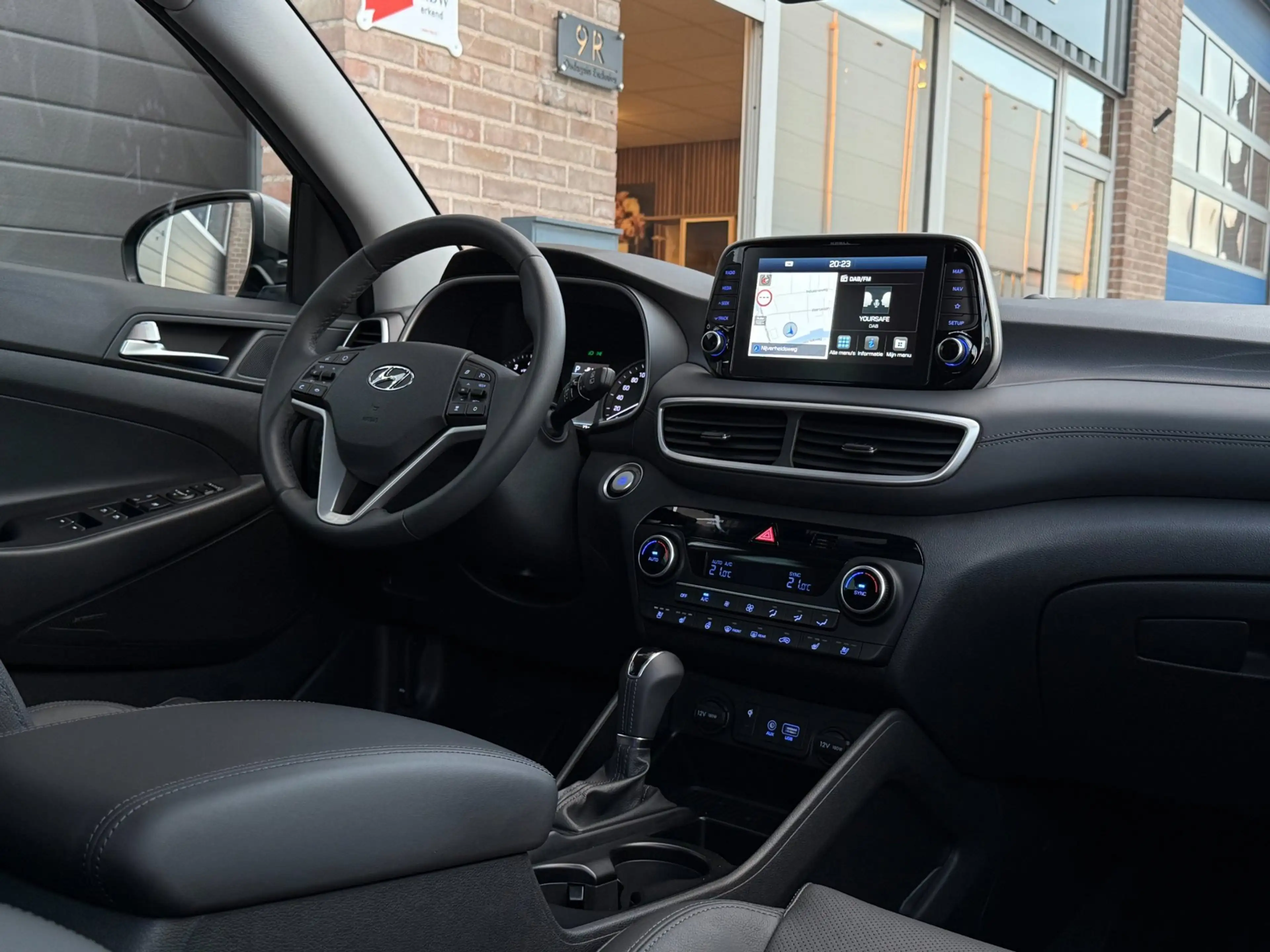 Hyundai TUCSON 1.6 T-GDI PREMIUM / CARPLAY / PANO / 360 CAMERA / — photo 13