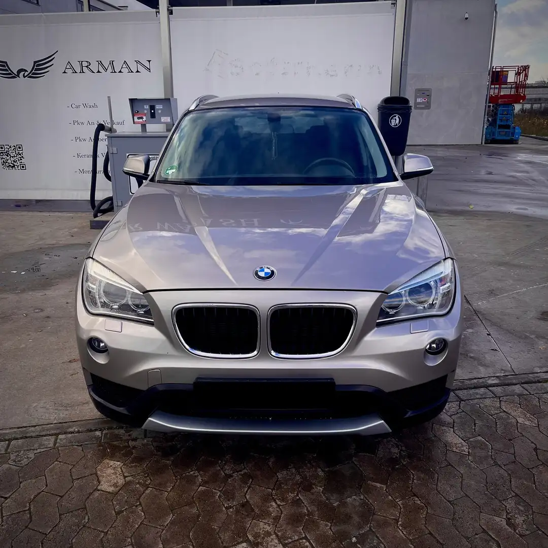 BMW X1 18 i sDrive Grau - 2