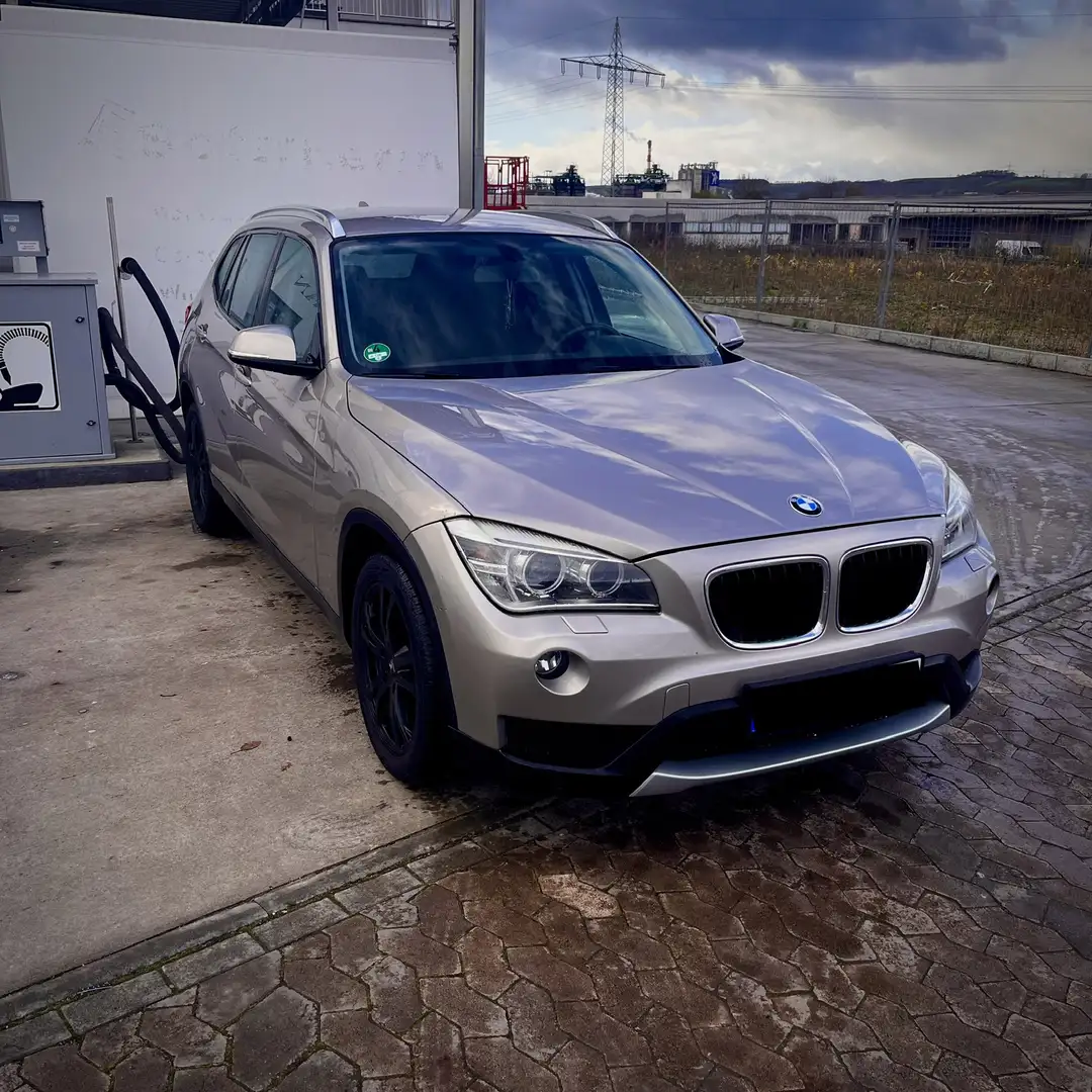 BMW X1 18 i sDrive Grau - 1