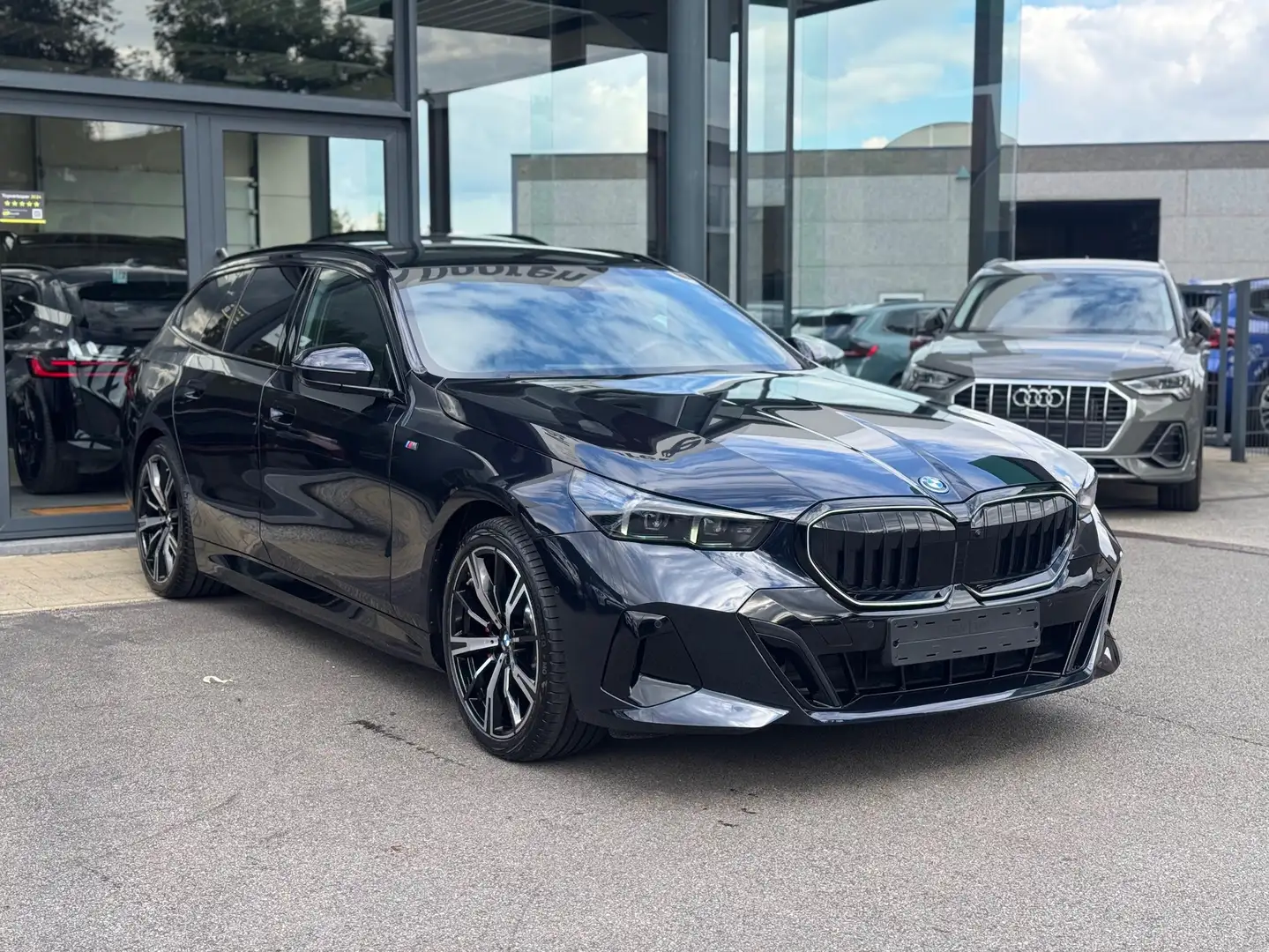 BMW 530 e xDrive Touring M Sport Pro/ BOW&WIL / PANO / 360 Zwart - 2