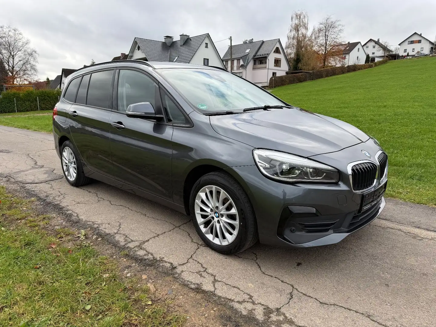 BMW 218 d 2 Gran Tourer xDrive Advantage Automatik Gris - 2