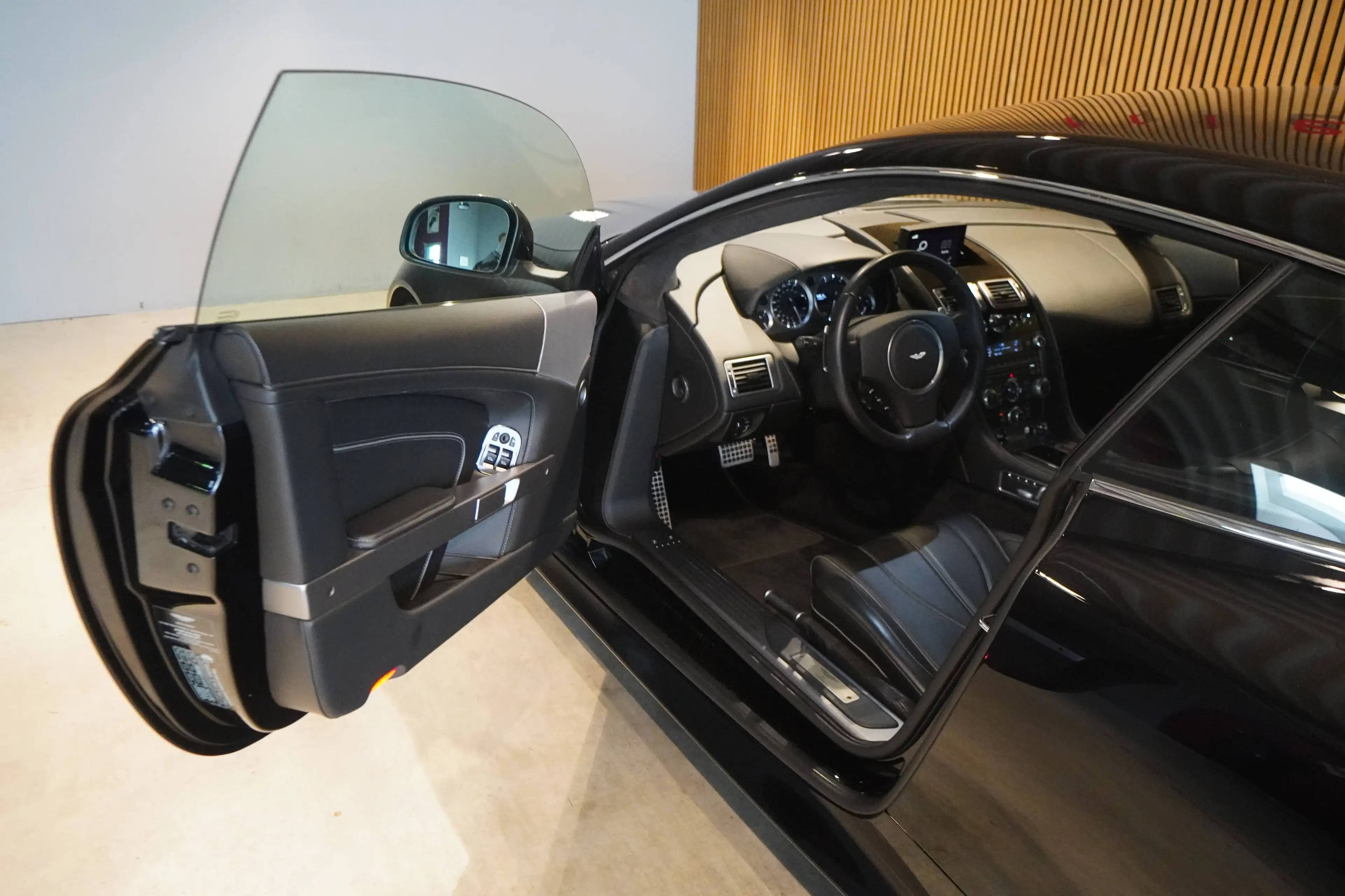 Aston Martin DB9 Coupe V12 6.0 -BRD-U-frei-1 HD-Orig. 15 TKM — photo 11