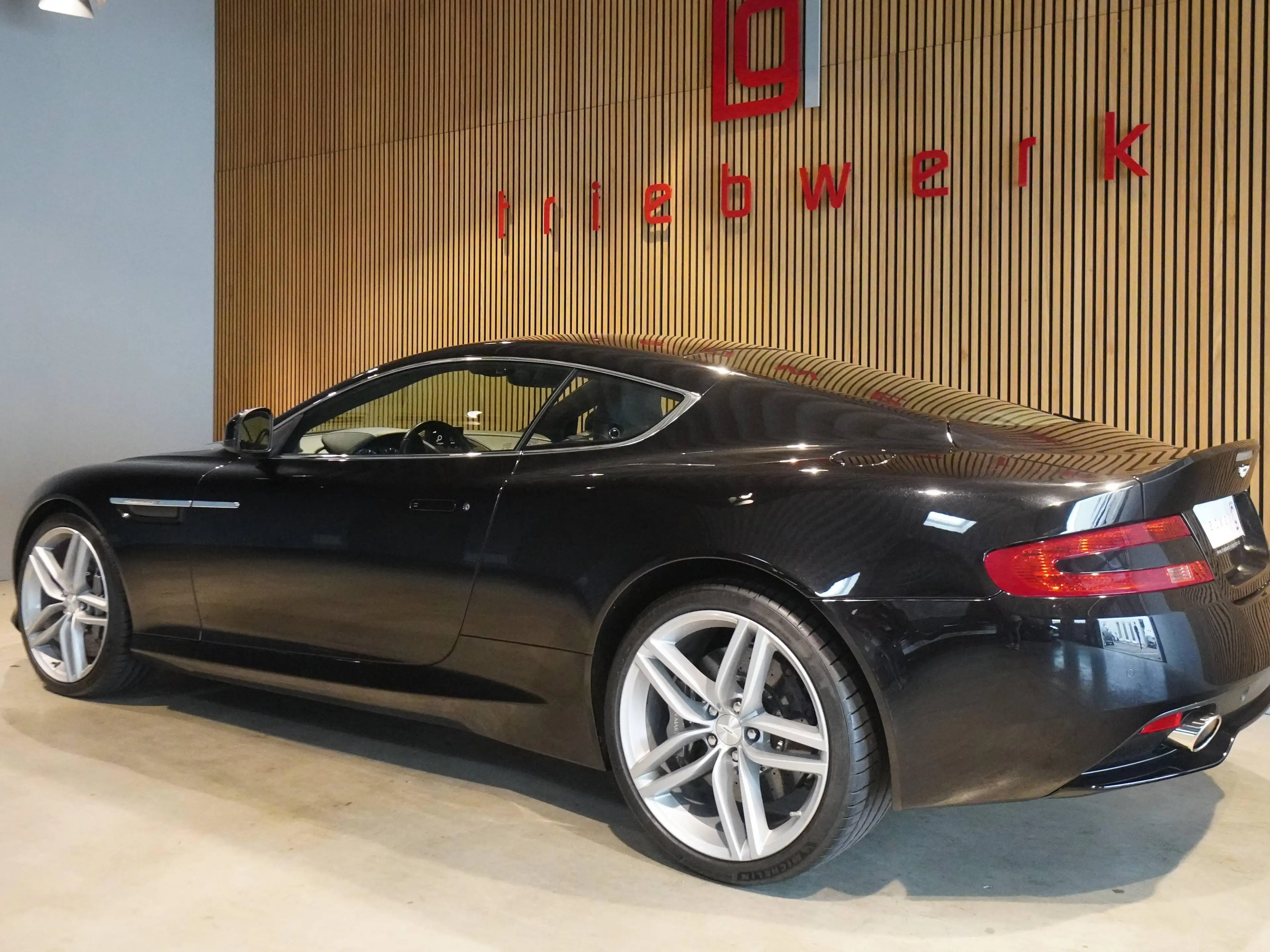 Aston Martin DB9 Coupe V12 6.0 -BRD-U-frei-1 HD-Orig. 15 TKM — photo 3