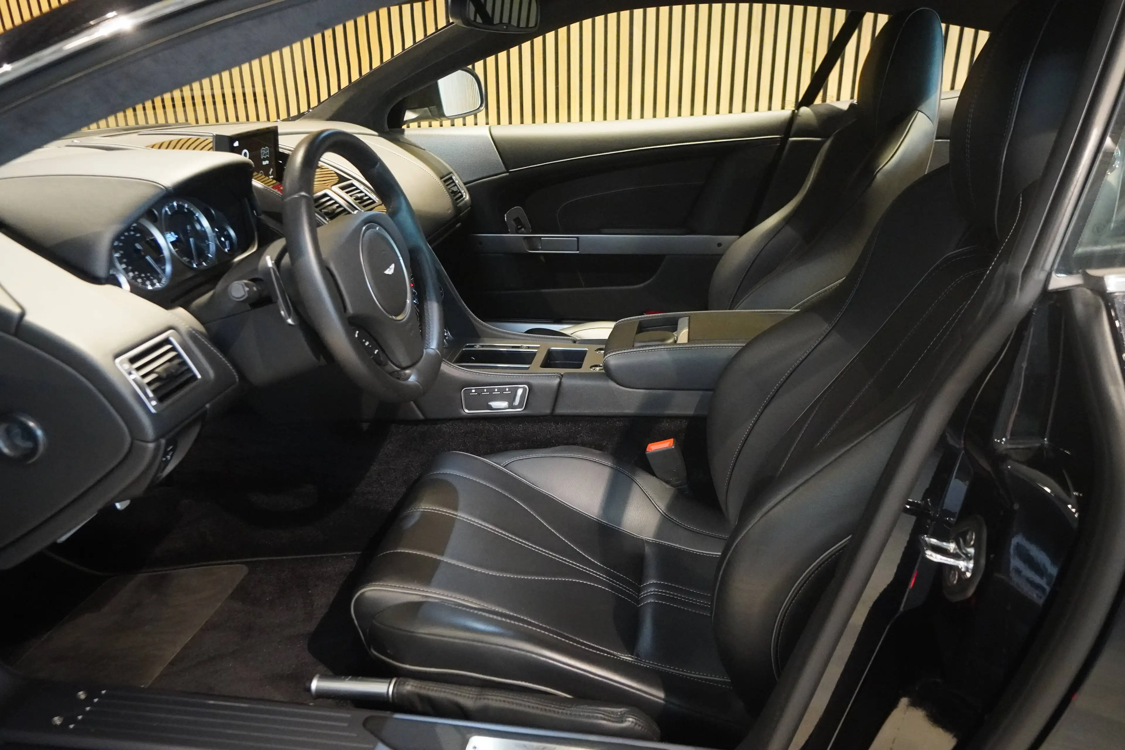 Aston Martin DB9 Coupe V12 6.0 -BRD-U-frei-1 HD-Orig. 15 TKM — photo 5