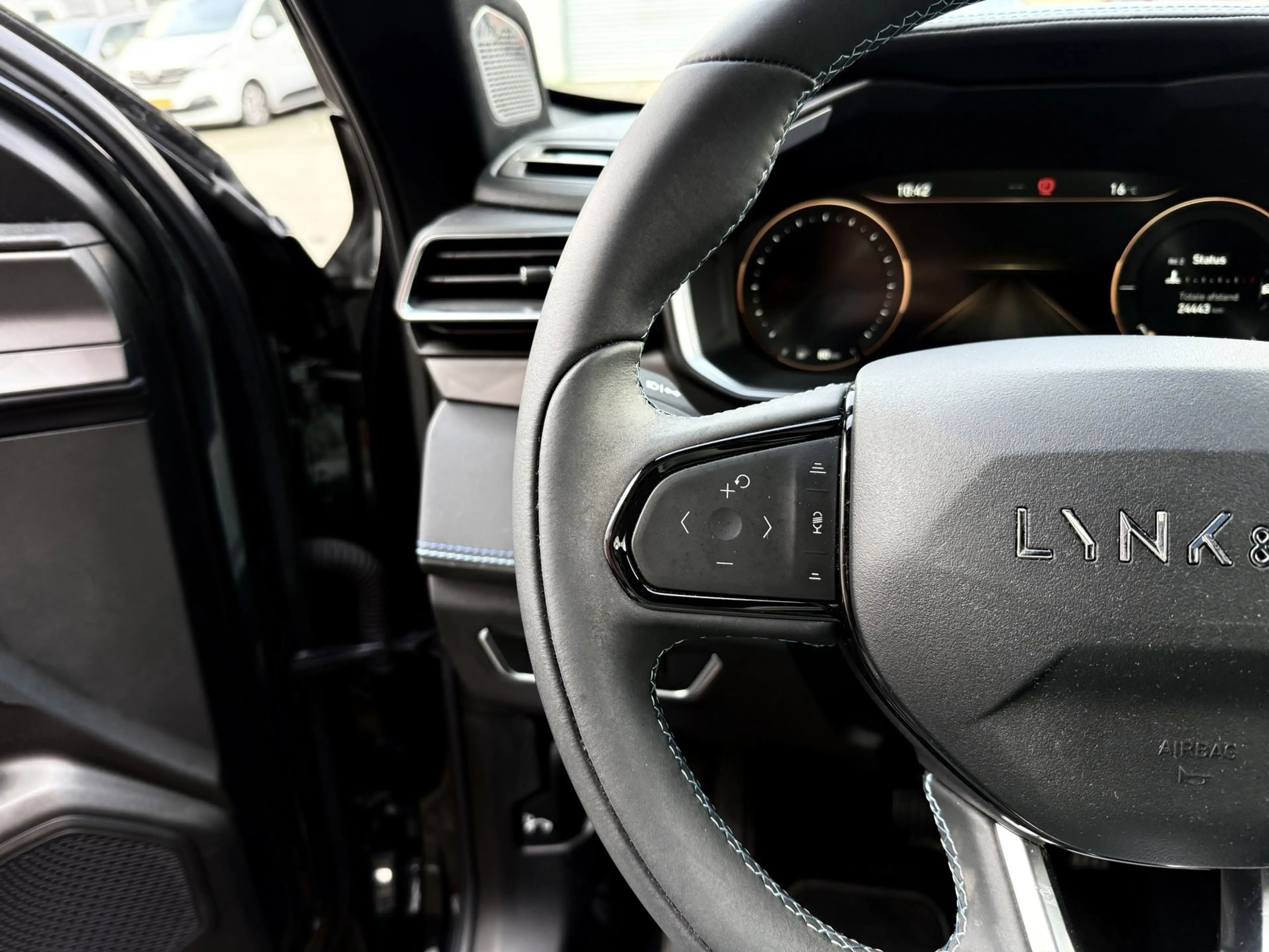 Lynk & Co 01 1.5, Zwarte hemel, Vlack edition — photo 13