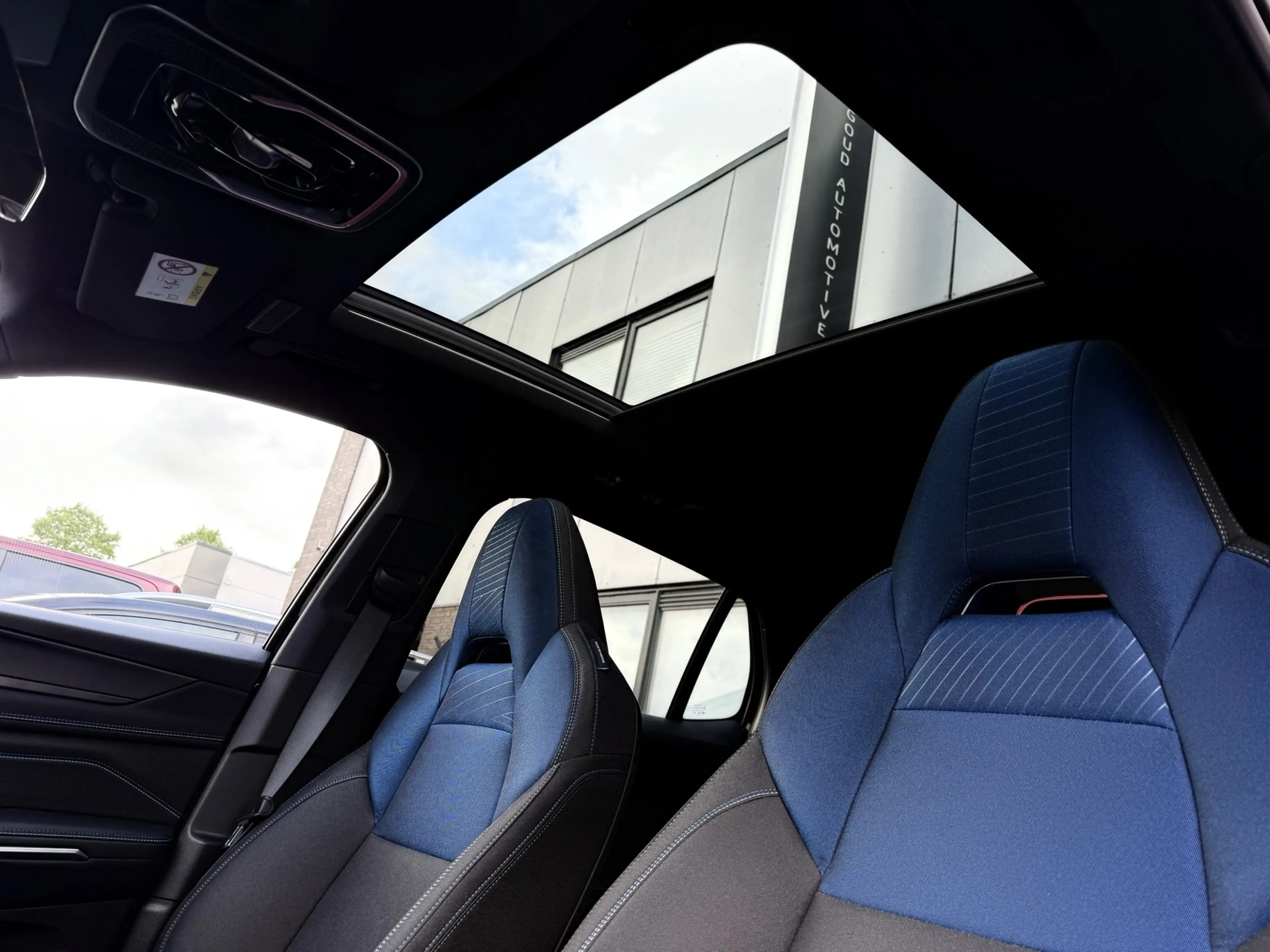 Lynk & Co 01 1.5, Zwarte hemel, Vlack edition — photo 9