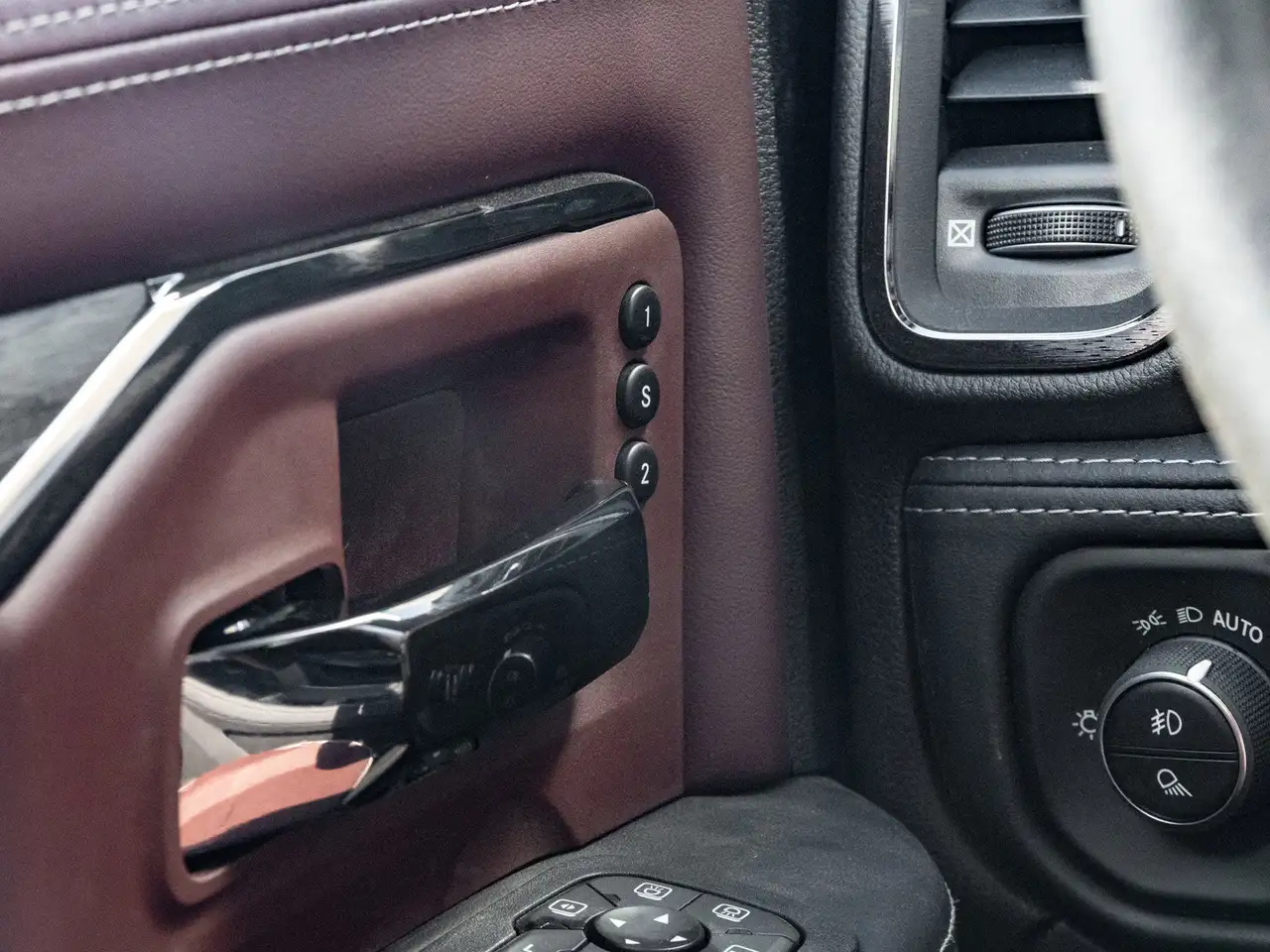 RAM 2500 снимка RAM 2500