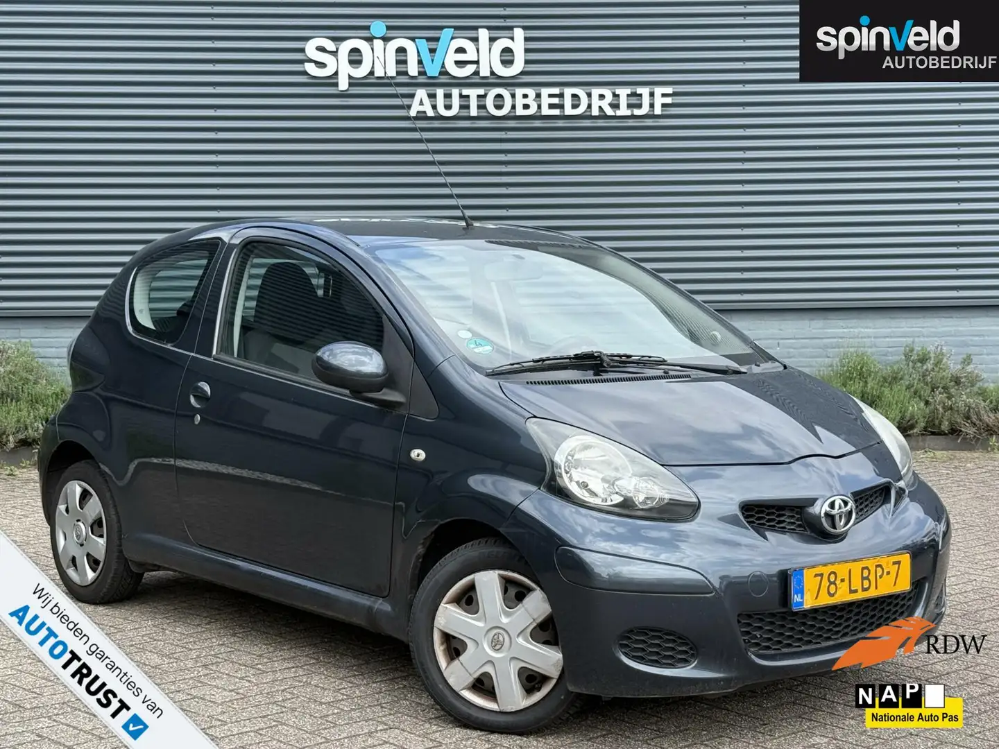 Toyota Aygo 1.0-12V Comfort BJ`10 NAP NL Airco 3drs Elekpakket Grijs - 1