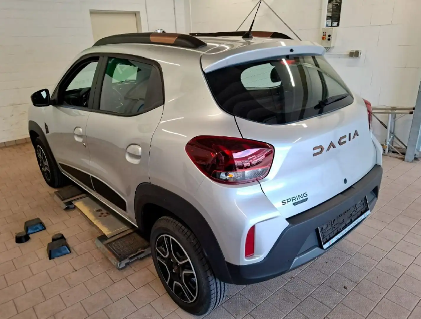 Dacia Spring Electric Extreme 65 Navi - Kamera Silber - 2