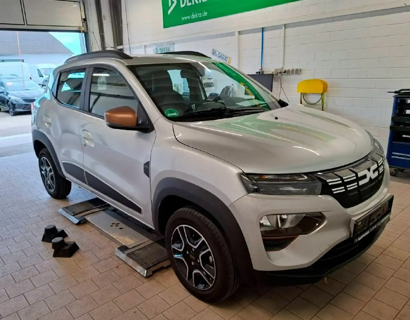 Dacia Spring Electric Extreme 65 Navi - Kamera Silber - 1