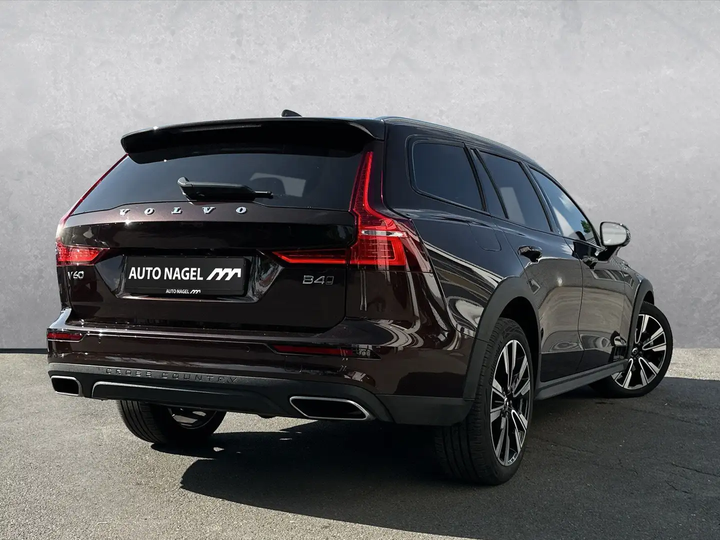 Volvo V60 V60 B4 AWD Cross Country Pro B B&W Pano HeadUp Brown - 2