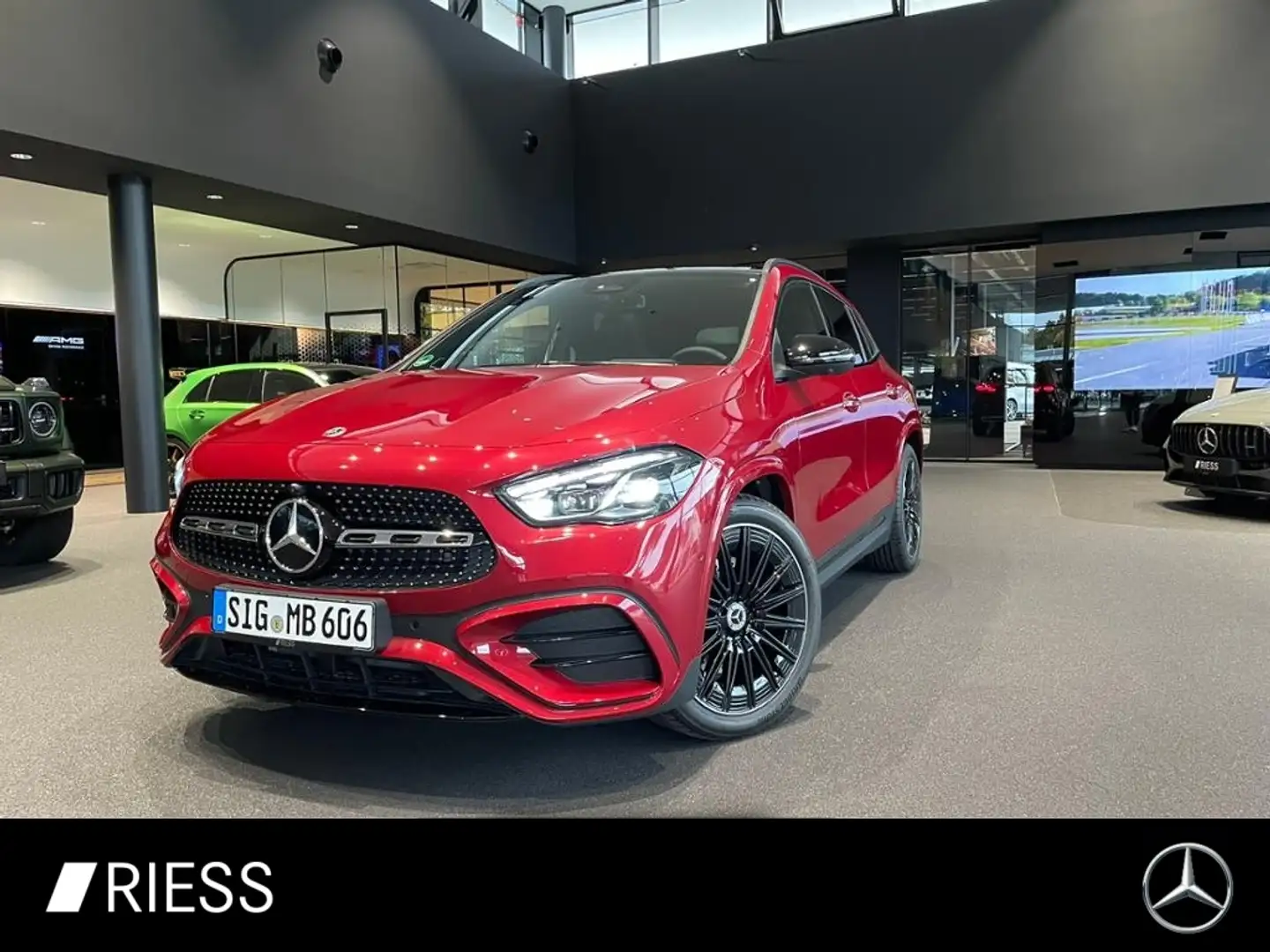 Mercedes-Benz GLA 250 4M AMG+PANO+AHK+HUD+DISTR+KEYL+MULTIBEAM Rot - 1