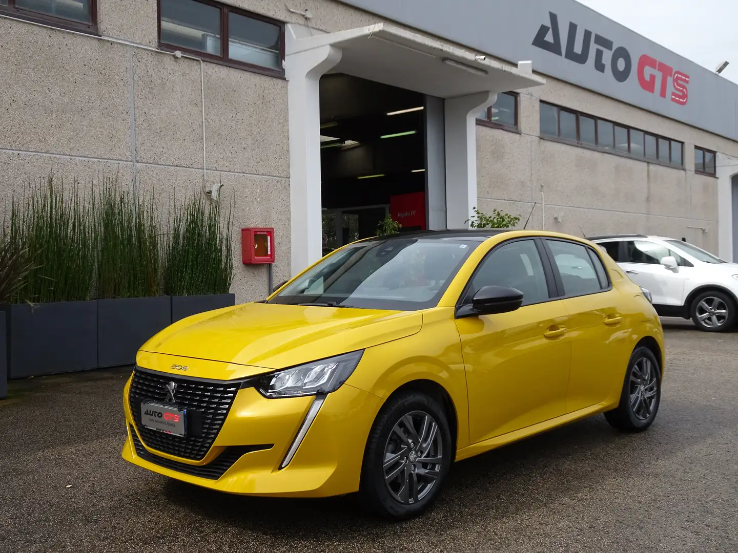 Peugeot 208 208 1.2 puretech Active Pack s&s Unipro Giallo - 1