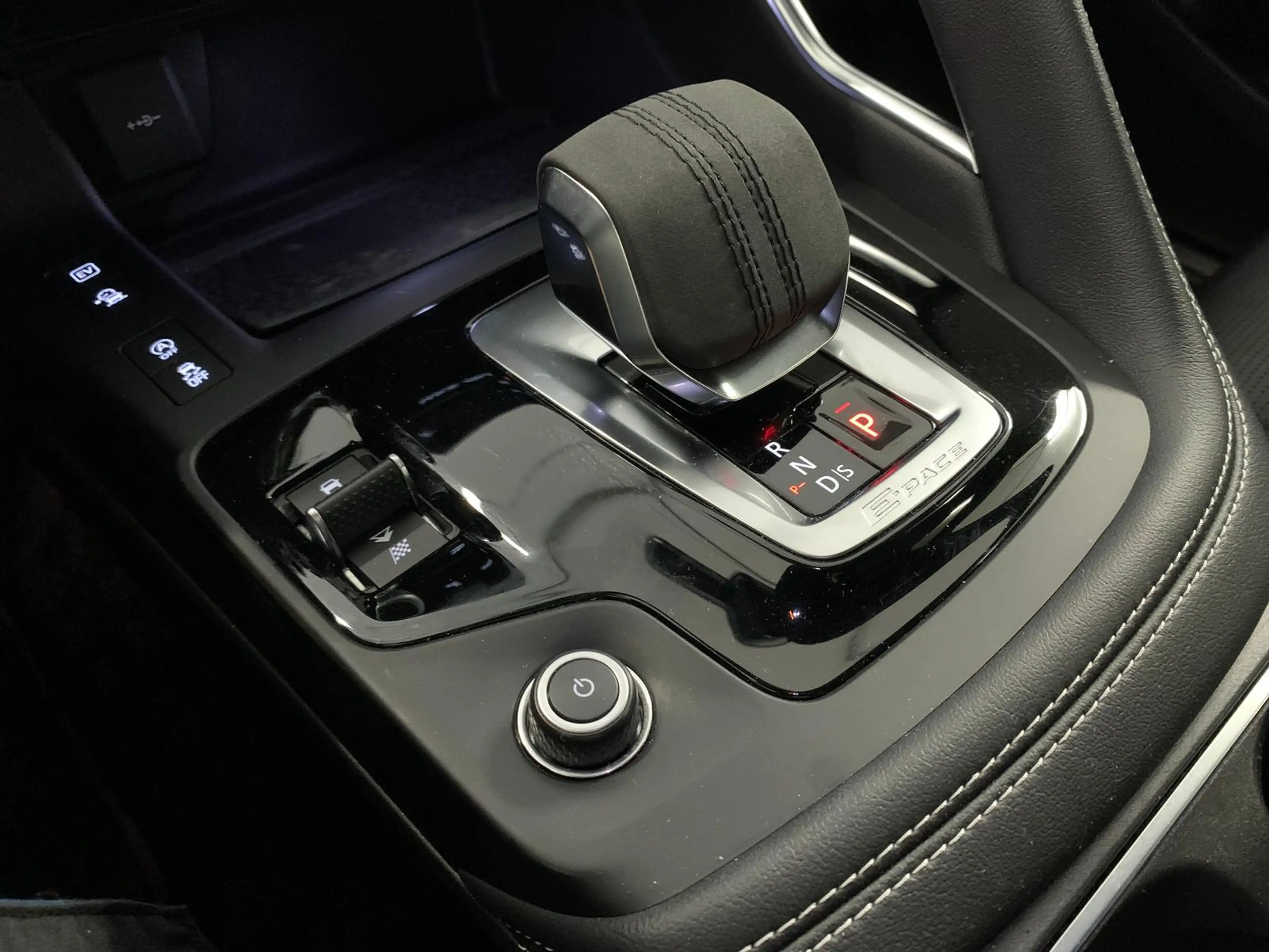 Jaguar E-Pace P300e R-Dynanimc S AWD|BlackPck|ACC|Memo — photo 12