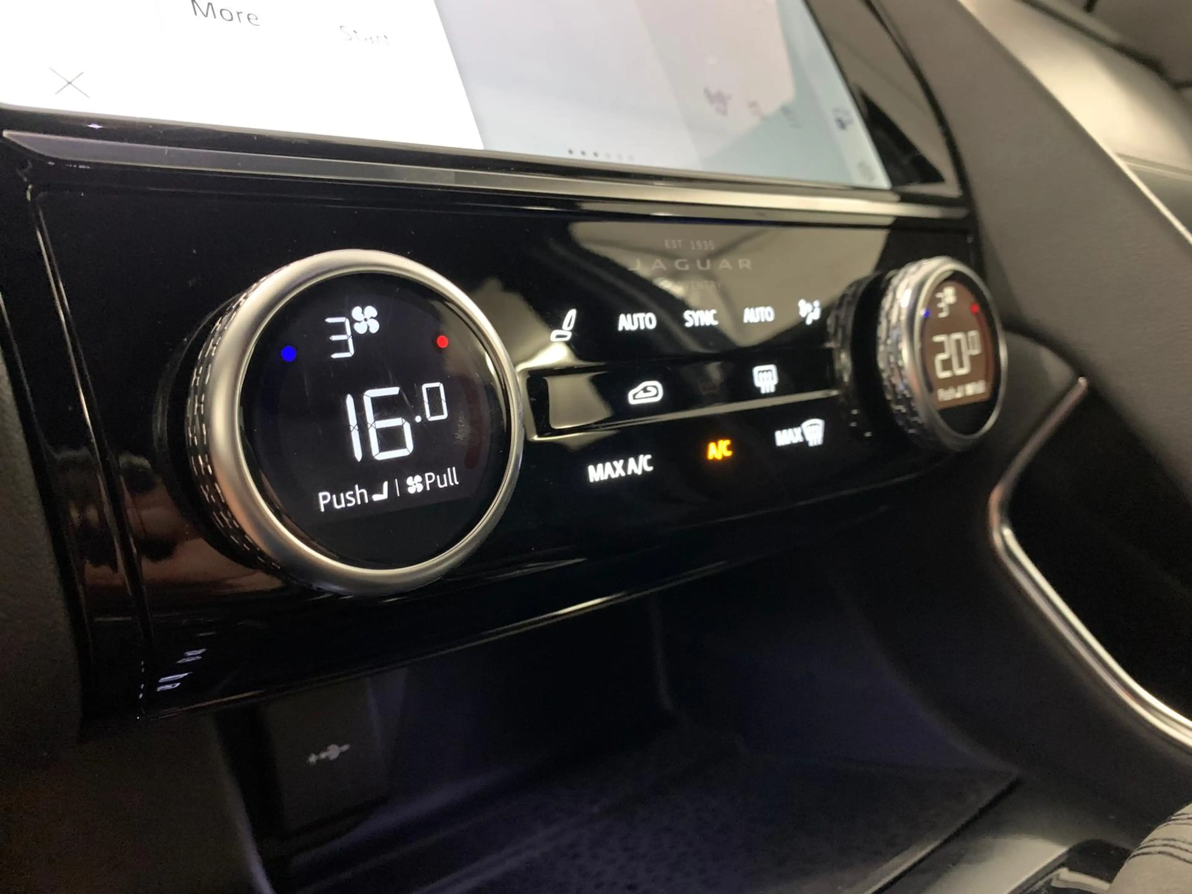 Jaguar E-Pace P300e R-Dynanimc S AWD|BlackPck|ACC|Memo — photo 13