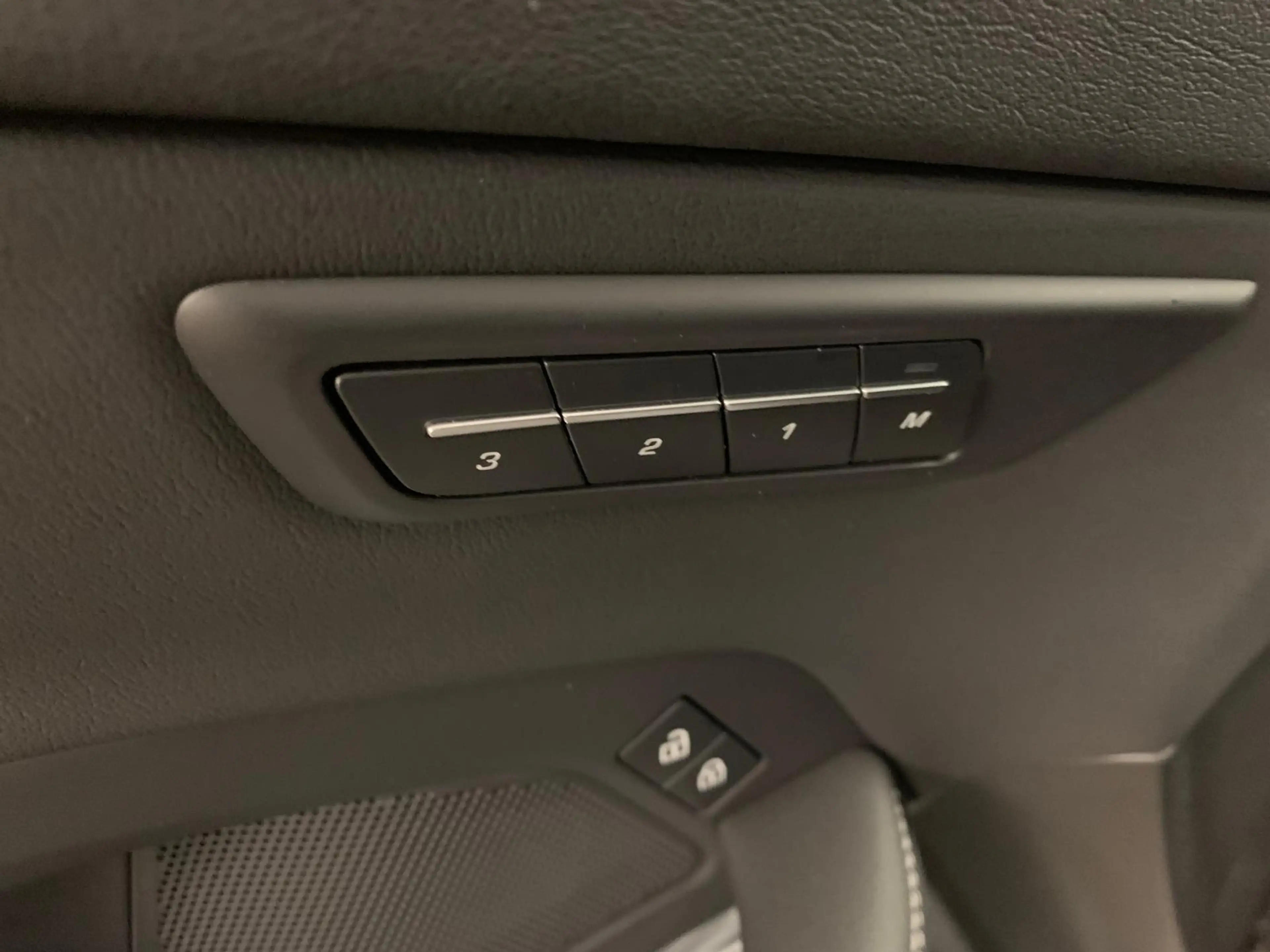 Jaguar E-Pace P300e R-Dynanimc S AWD|BlackPck|ACC|Memo — photo 11