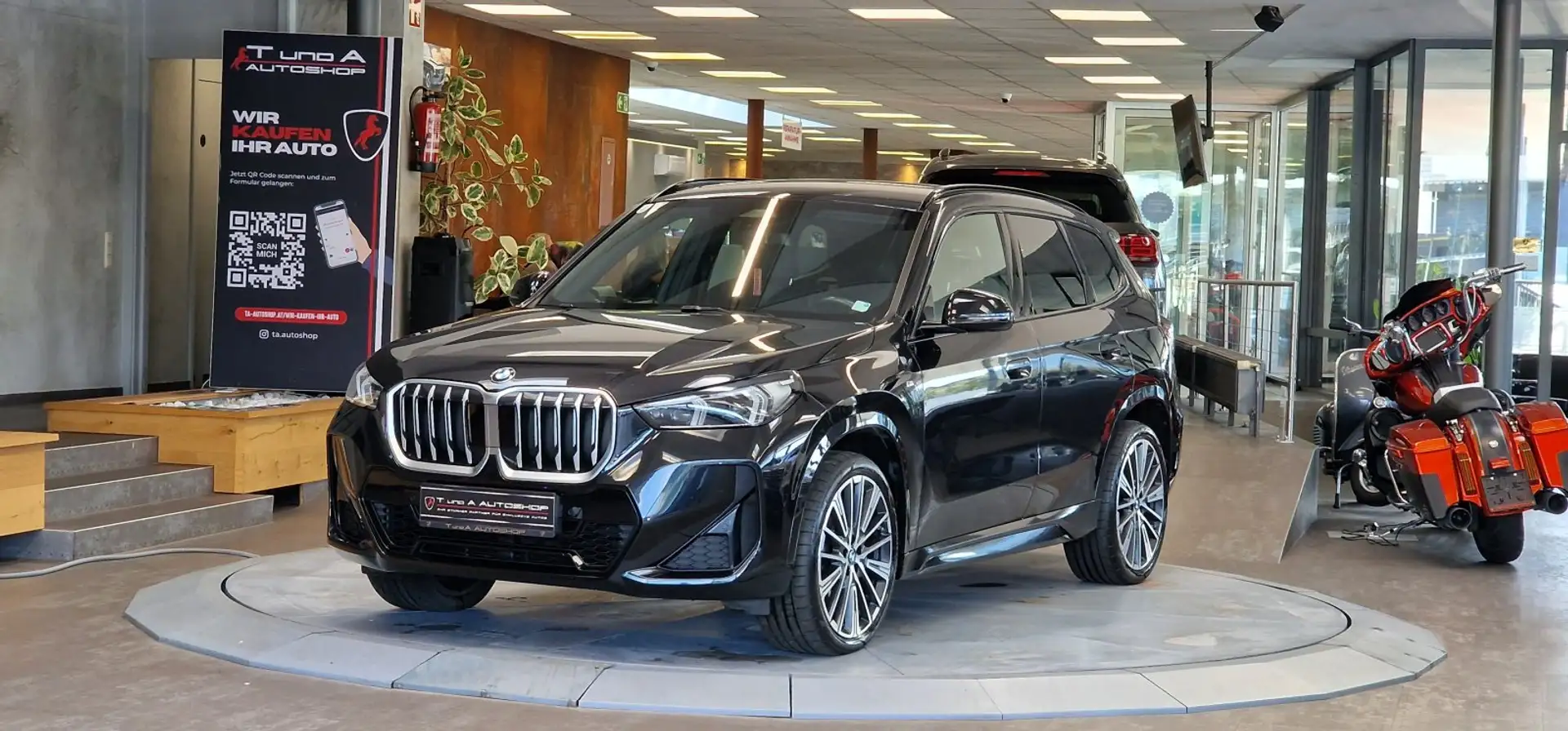 BMW X1 23d xDrive 48V 1-Hand M-Paket Aut. *AHK*Lenkradhei Schwarz - 1