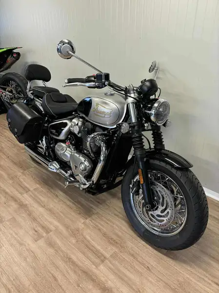 Triumph Speedmaster - foto 2