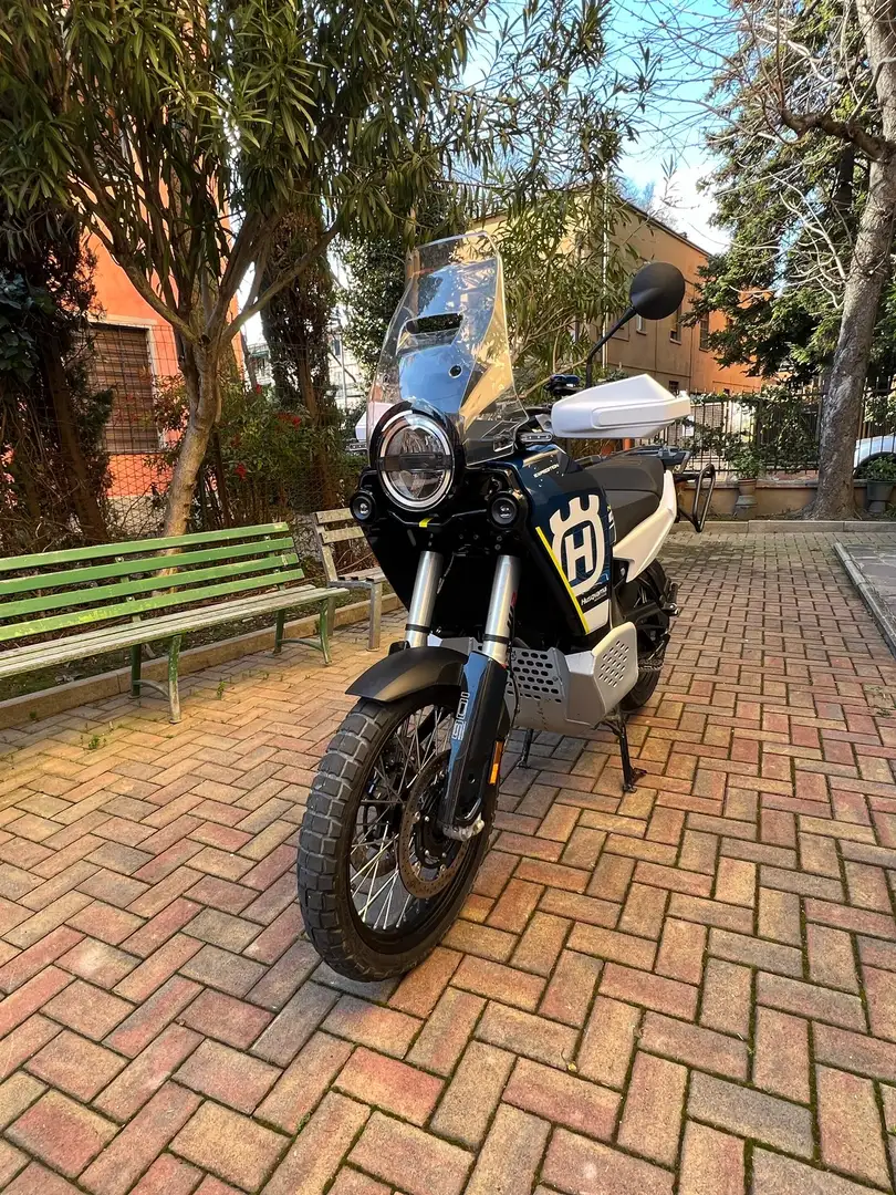 Husqvarna Norden 901 Expedition - 1