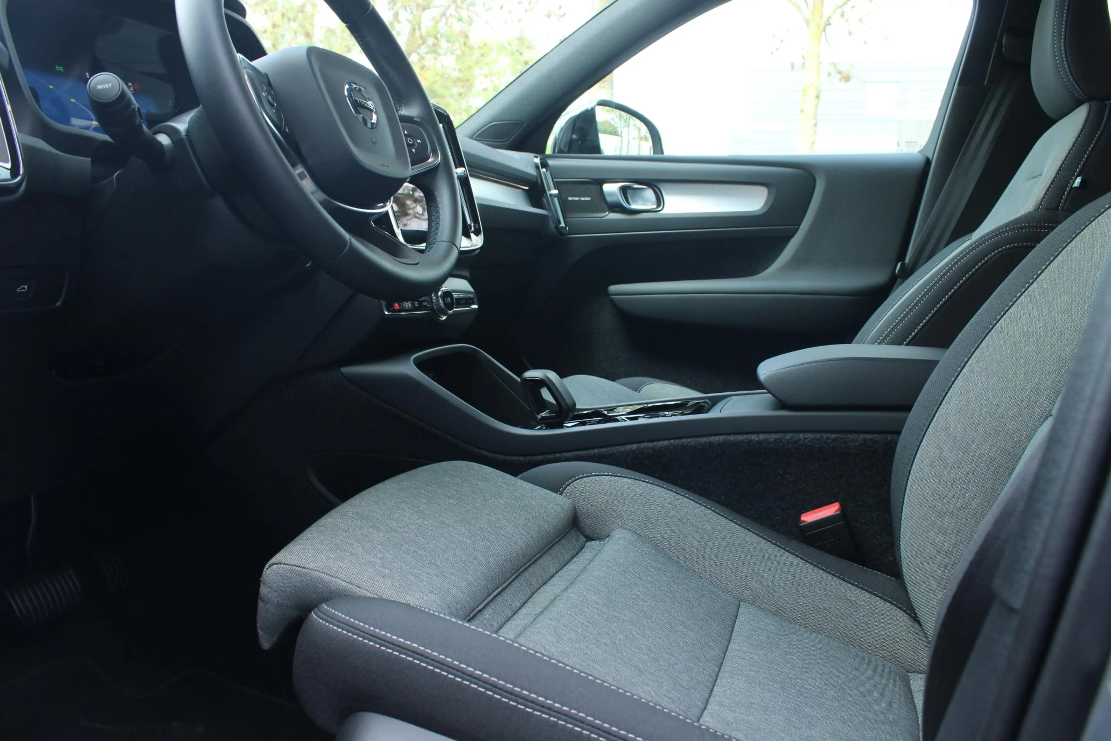 Volvo XC40 B4 Plus Dark | Trekhaak | Verwarmbare voorstoelen — photo 10