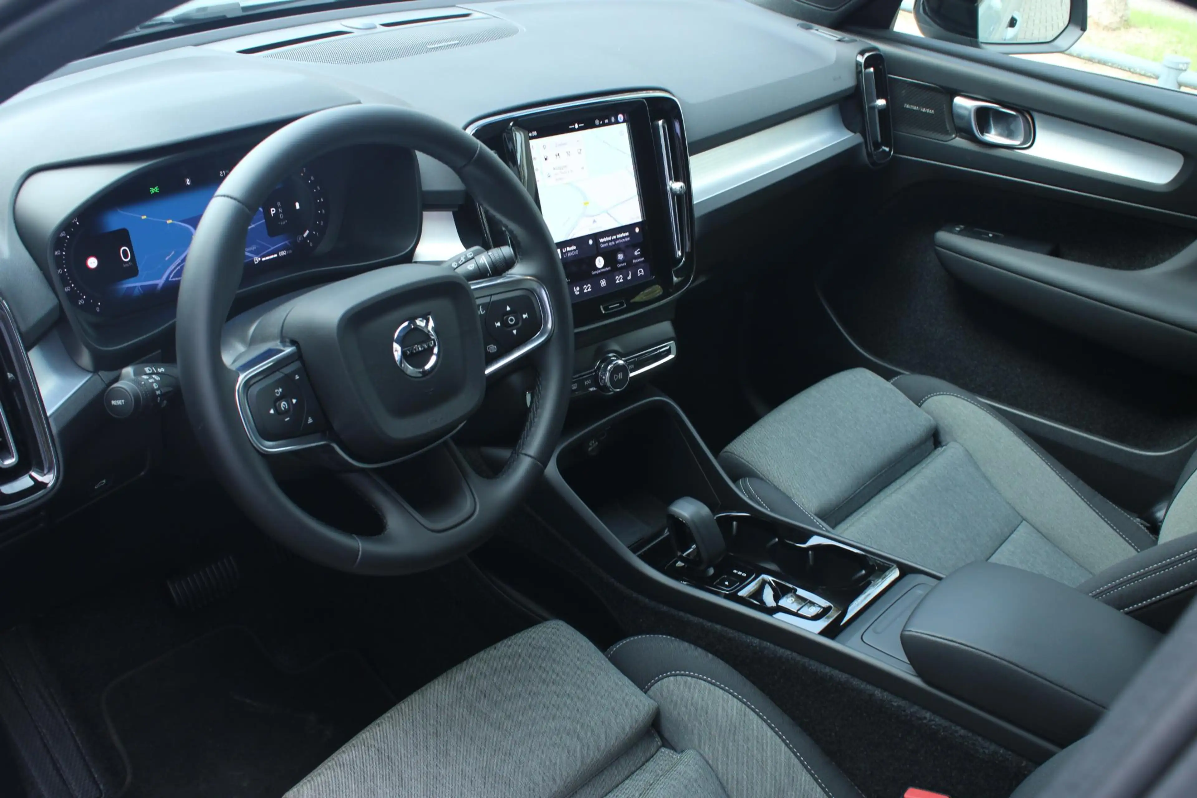Volvo XC40 B4 Plus Dark | Trekhaak | Verwarmbare voorstoelen — photo 8