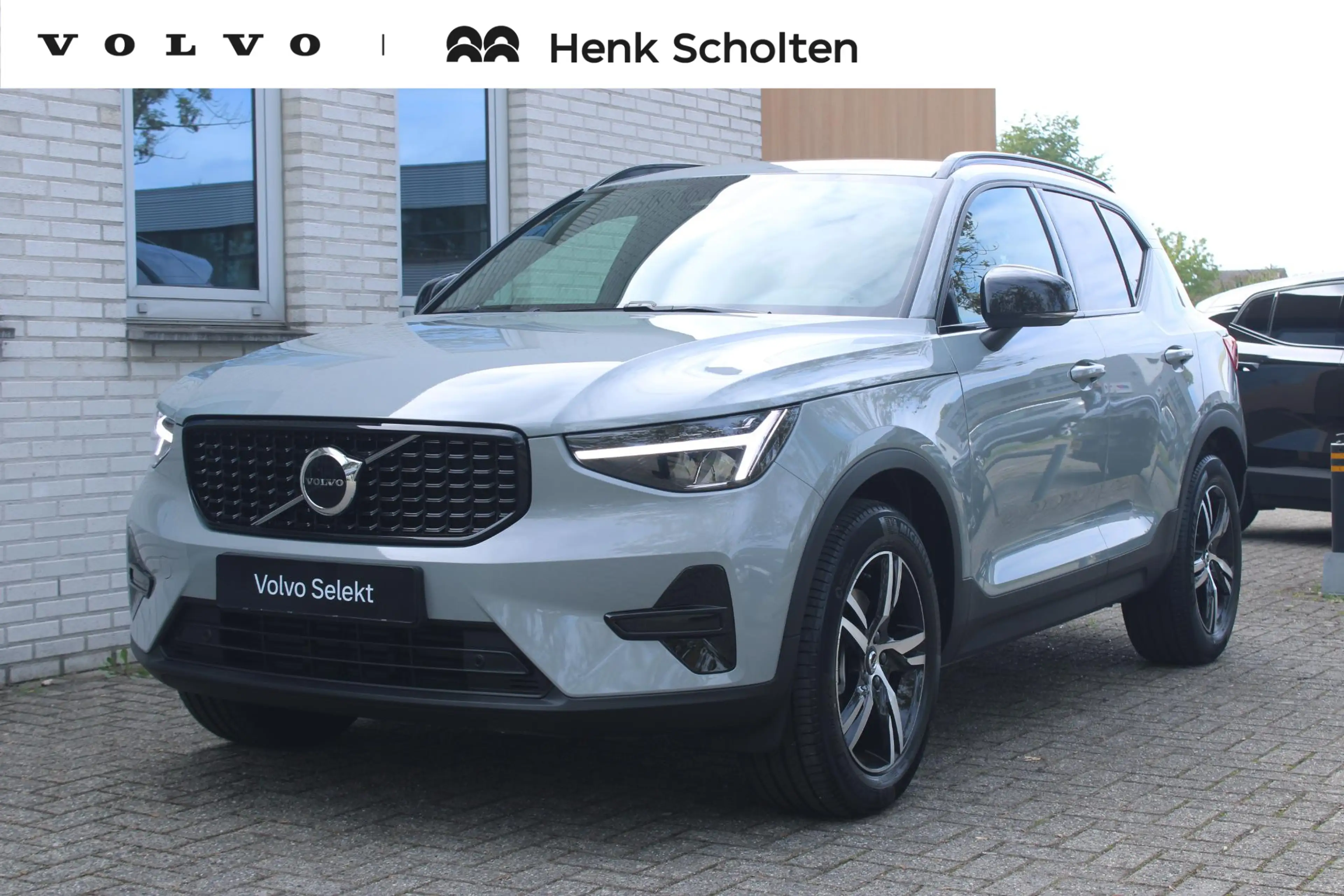 Volvo XC40 B4 Plus Dark | Trekhaak | Verwarmbare voorstoelen