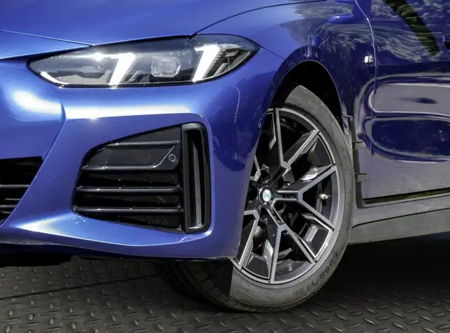 BMW 4 Series view 3