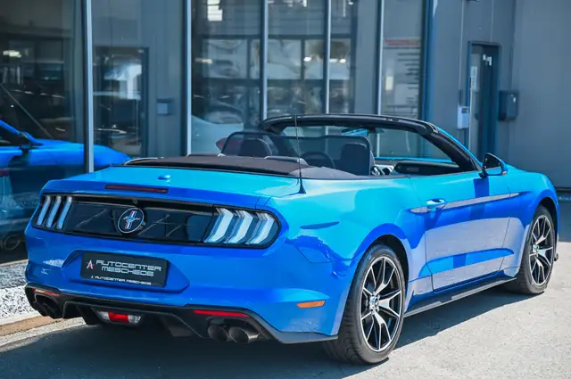 Ford Mustang view 4