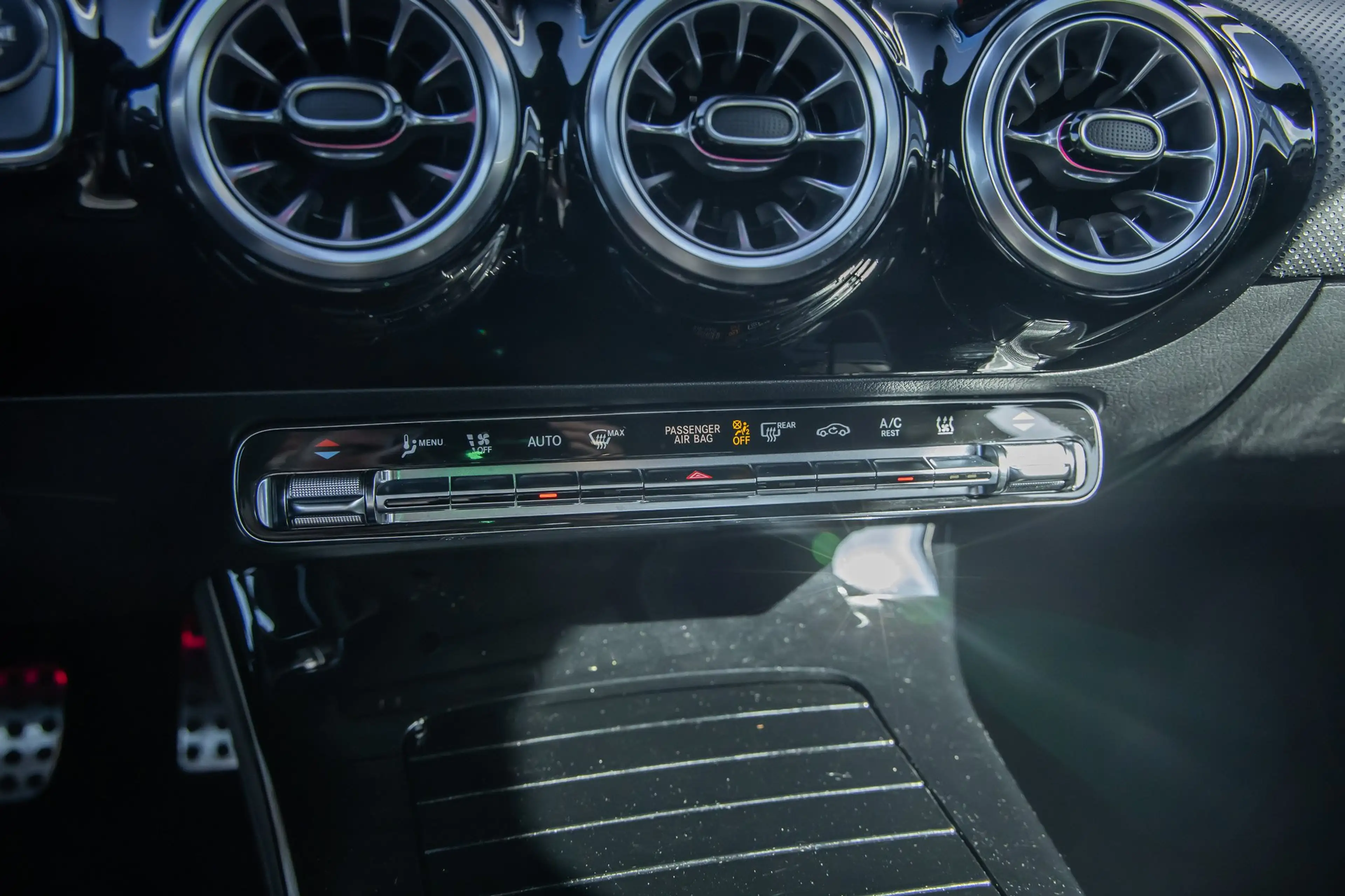 Mercedes-Benz A 250 e AMG Line | Panorama dak | Camera | Stoelverwarmi — photo 29