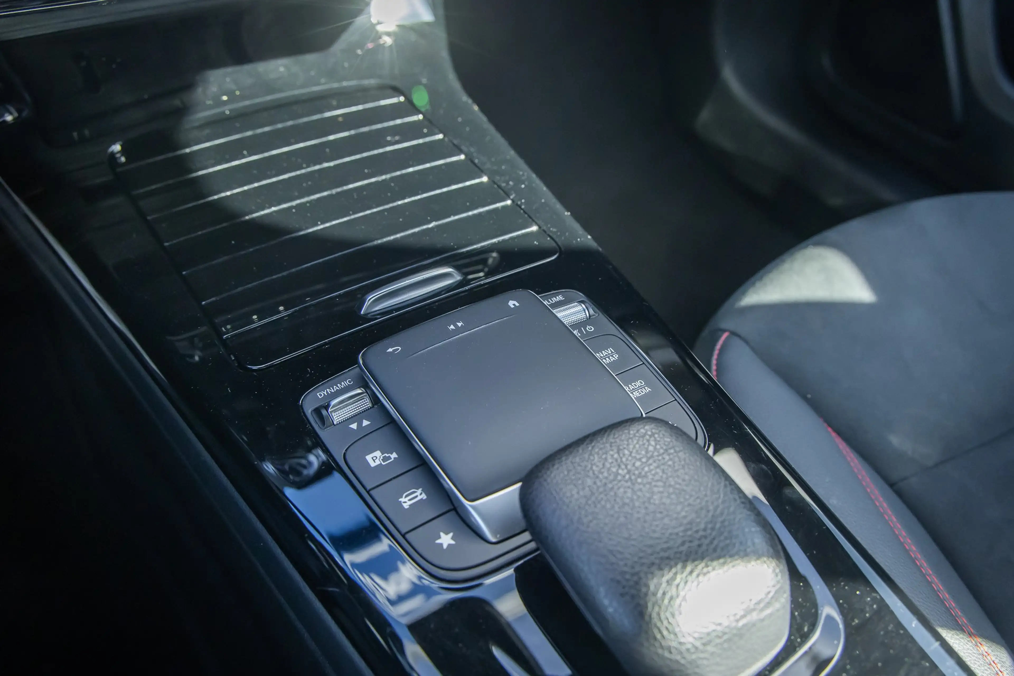 Mercedes-Benz A 250 e AMG Line | Panorama dak | Camera | Stoelverwarmi — photo 28