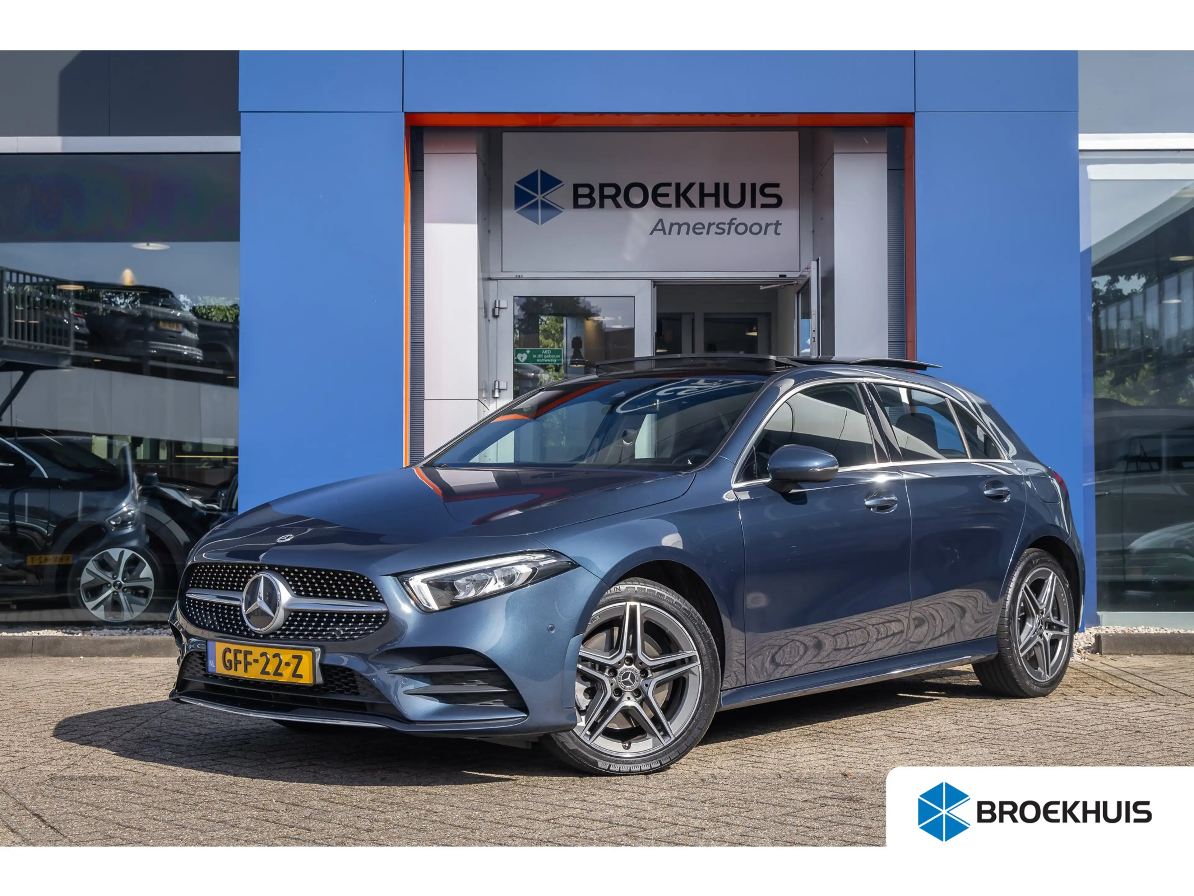 Mercedes-Benz A 250 e AMG Line | Panorama dak | Camera | Stoelverwarmi