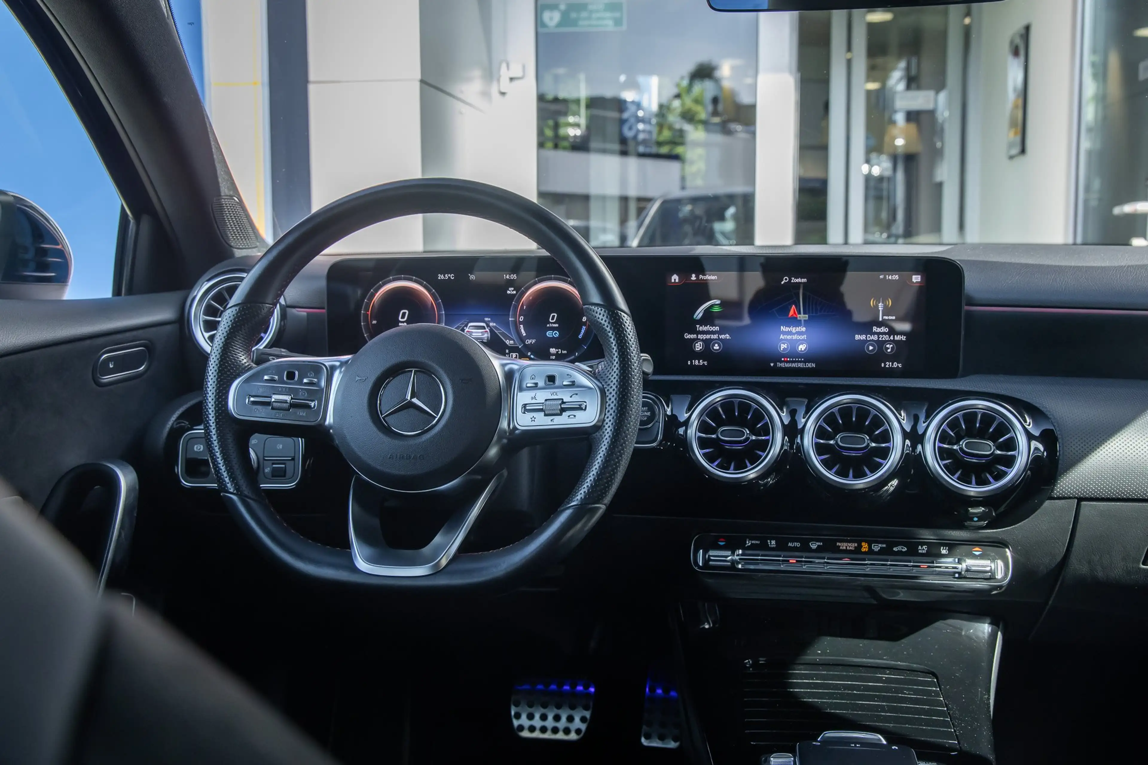 Mercedes-Benz A 250 e AMG Line | Panorama dak | Camera | Stoelverwarmi — photo 18