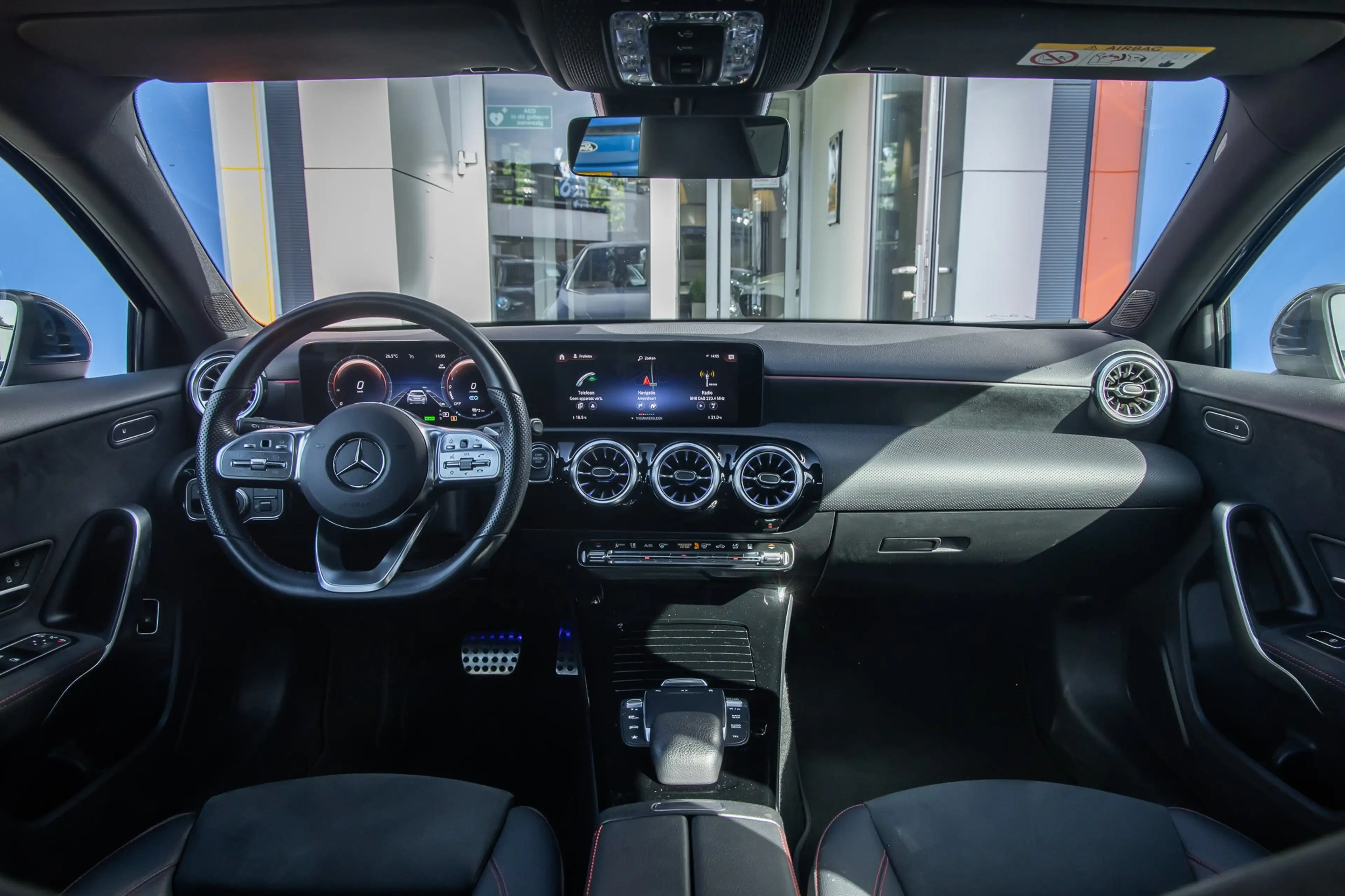 Mercedes-Benz A 250 e AMG Line | Panorama dak | Camera | Stoelverwarmi — photo 2
