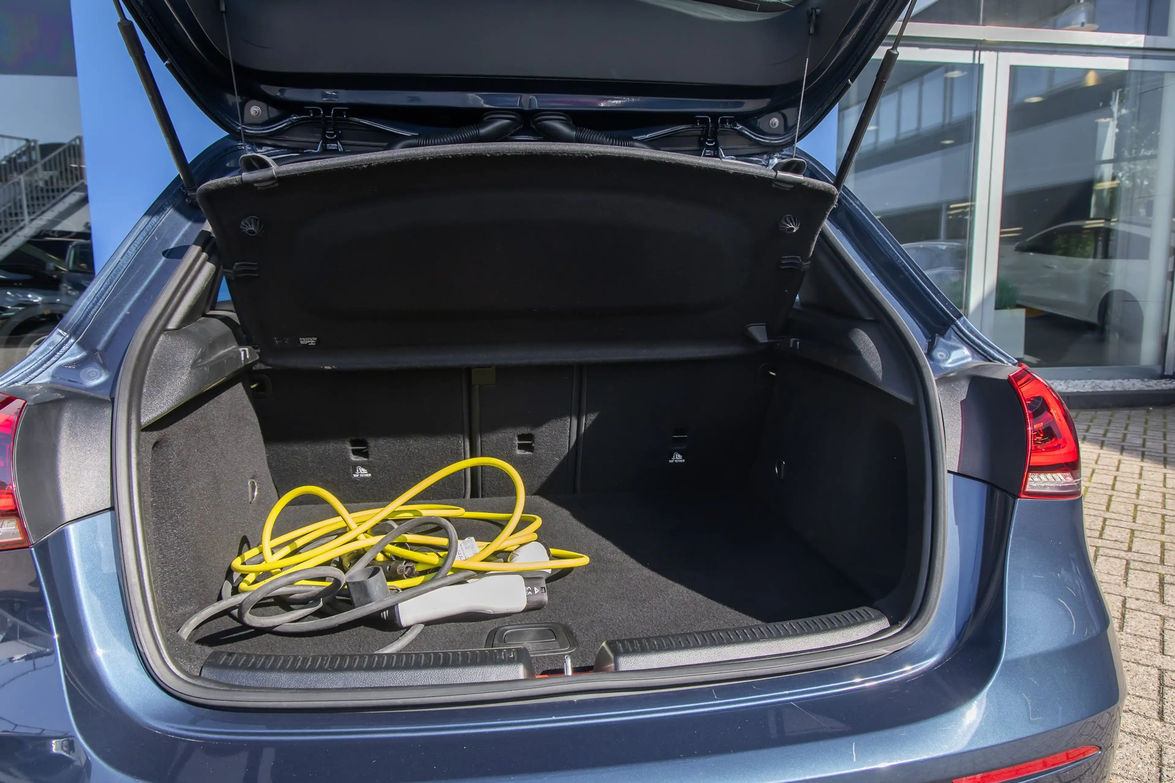 Mercedes-Benz A 250 e AMG Line | Panorama dak | Camera | Stoelverwarmi — photo 11