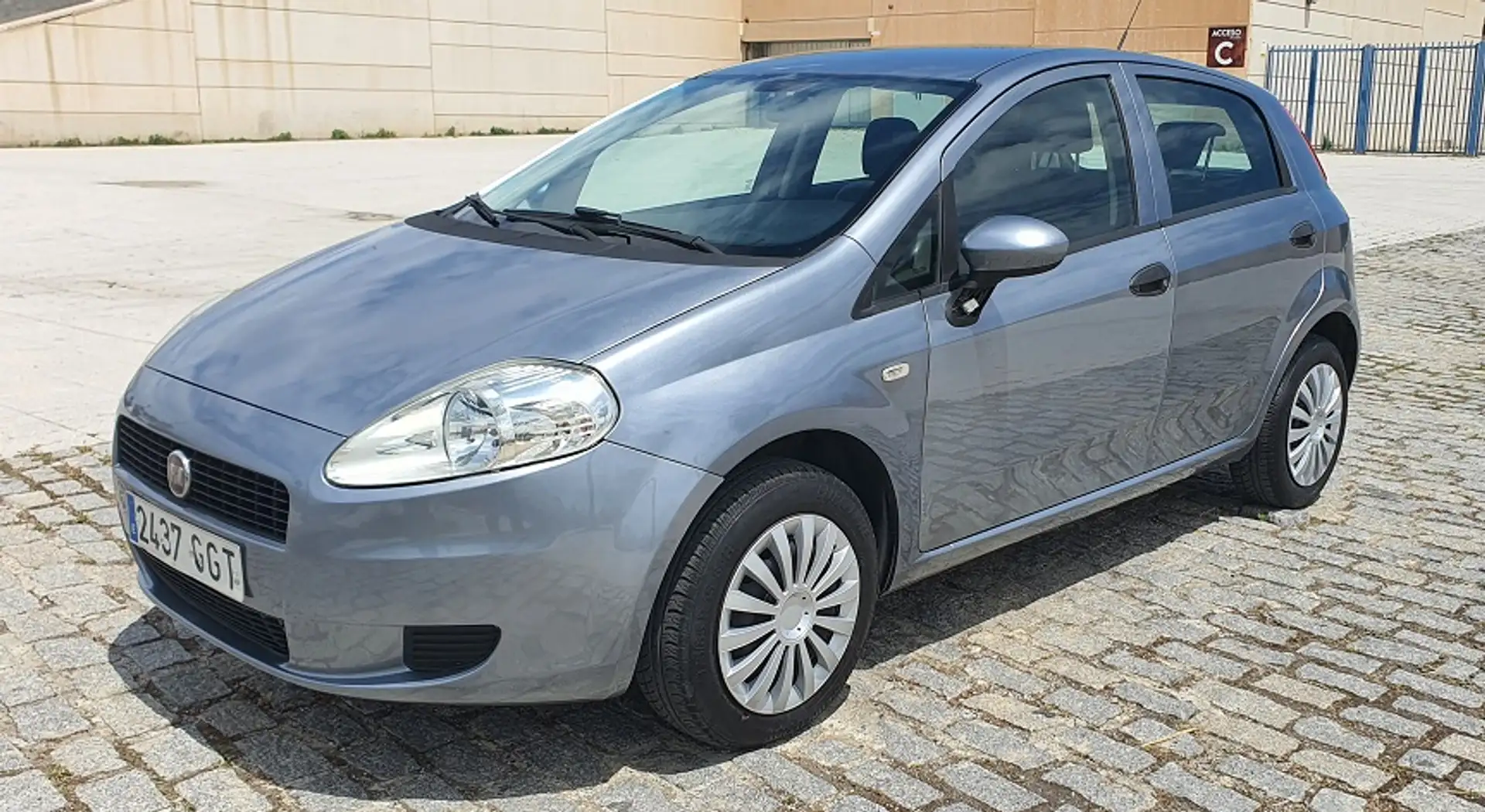 Fiat Grande Punto 1.4 Active Gris - 1