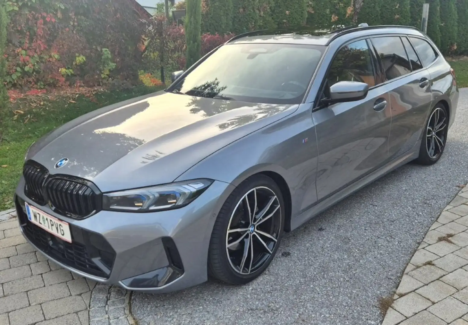 BMW 320 320d xDrive Touring 48 V Mild-Hybrid-Technologie Aut. Grau - 2