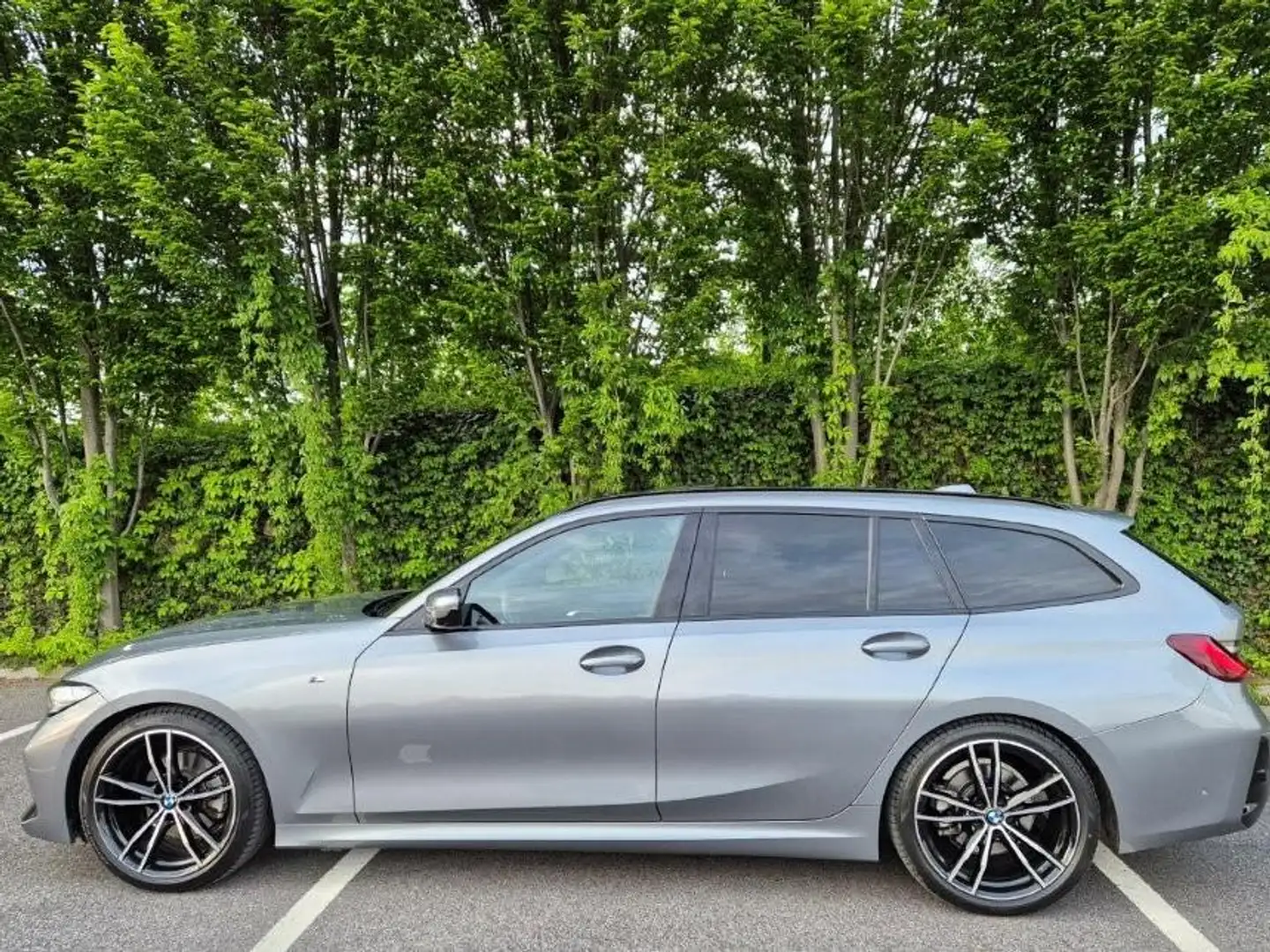 BMW 320 320d xDrive Touring 48 V Mild-Hybrid-Technologie Aut. Grau - 1