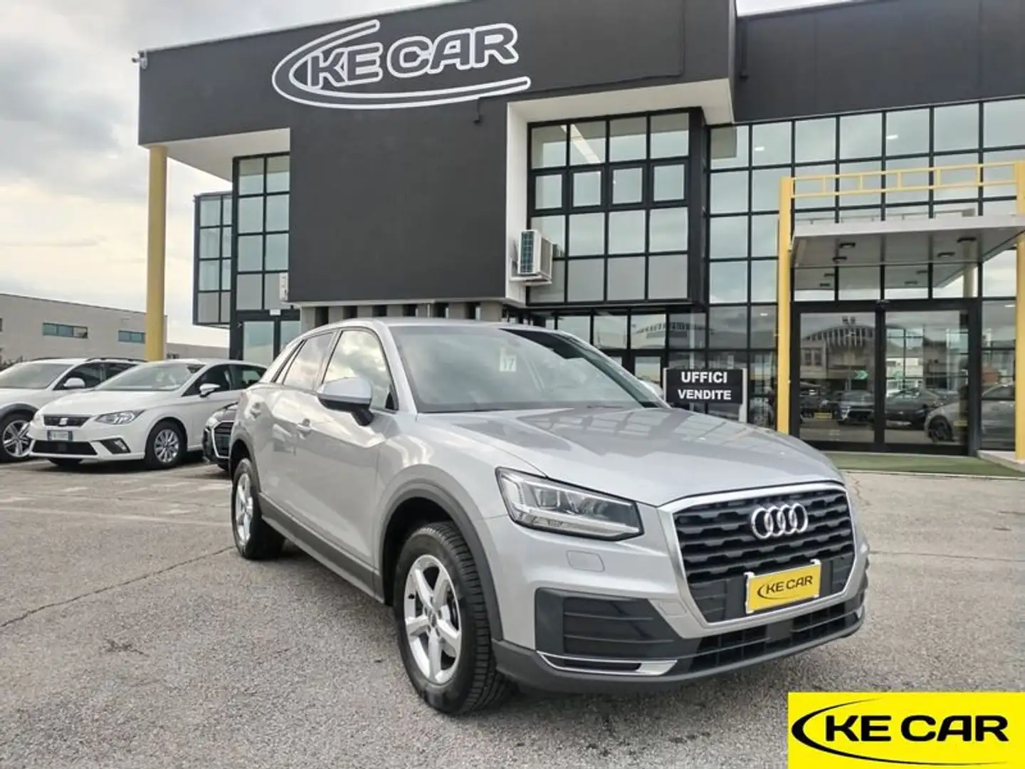 Audi Q2 30 TDI S tronic Business - FULL LED Argento - 2