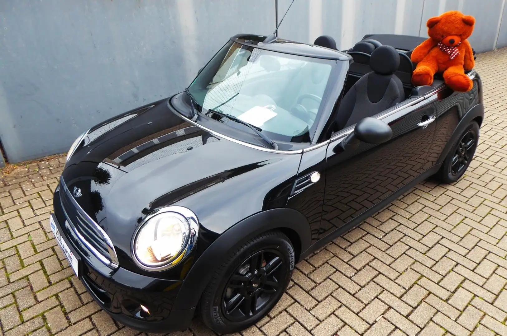 MINI One Cabrio 2.Hand Schwarz - 1