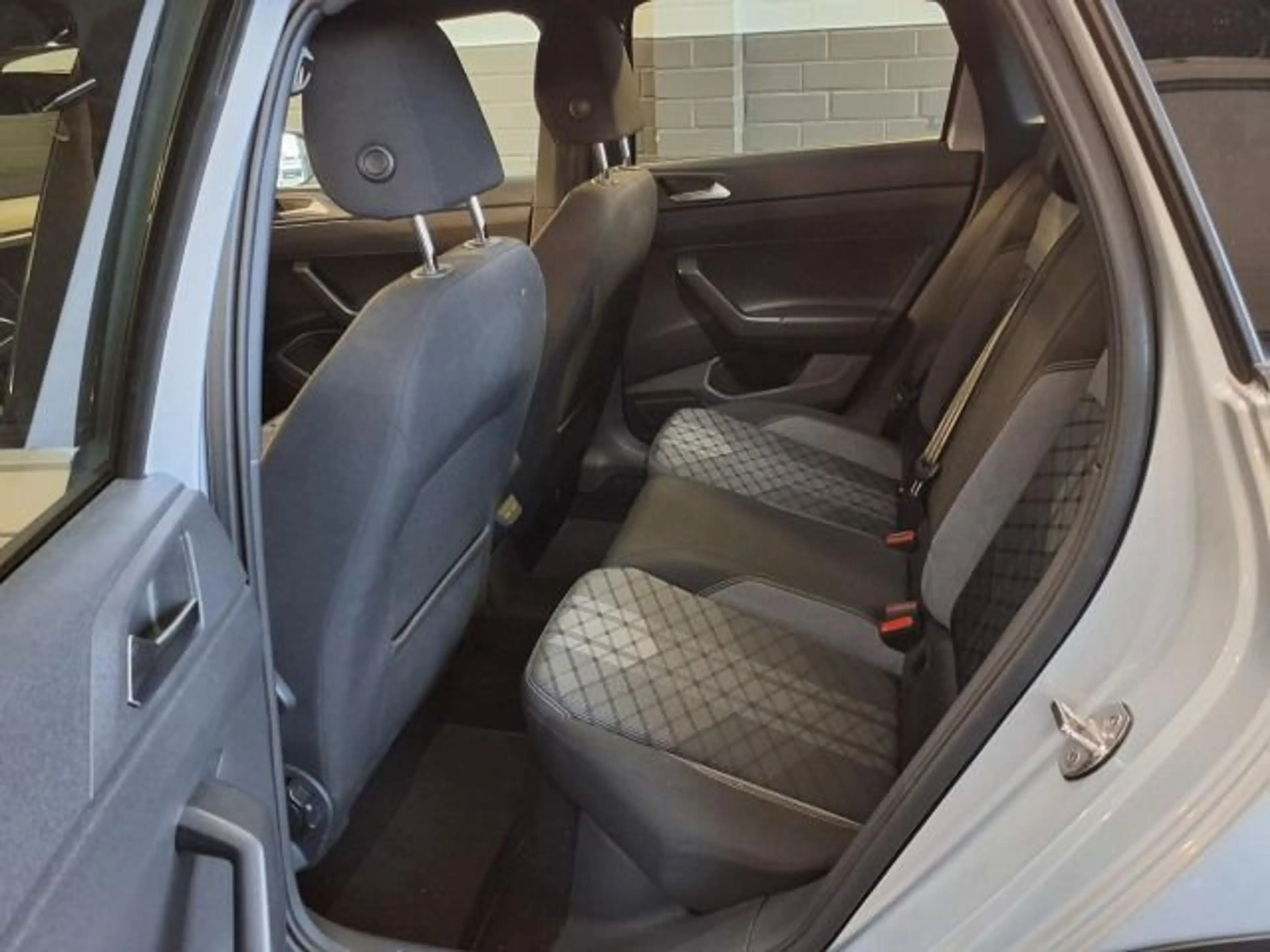 Volkswagen Taigo R-Line 1.5 TSI DSG AHK/Nav/ACC/Keyless/17" — photo 7