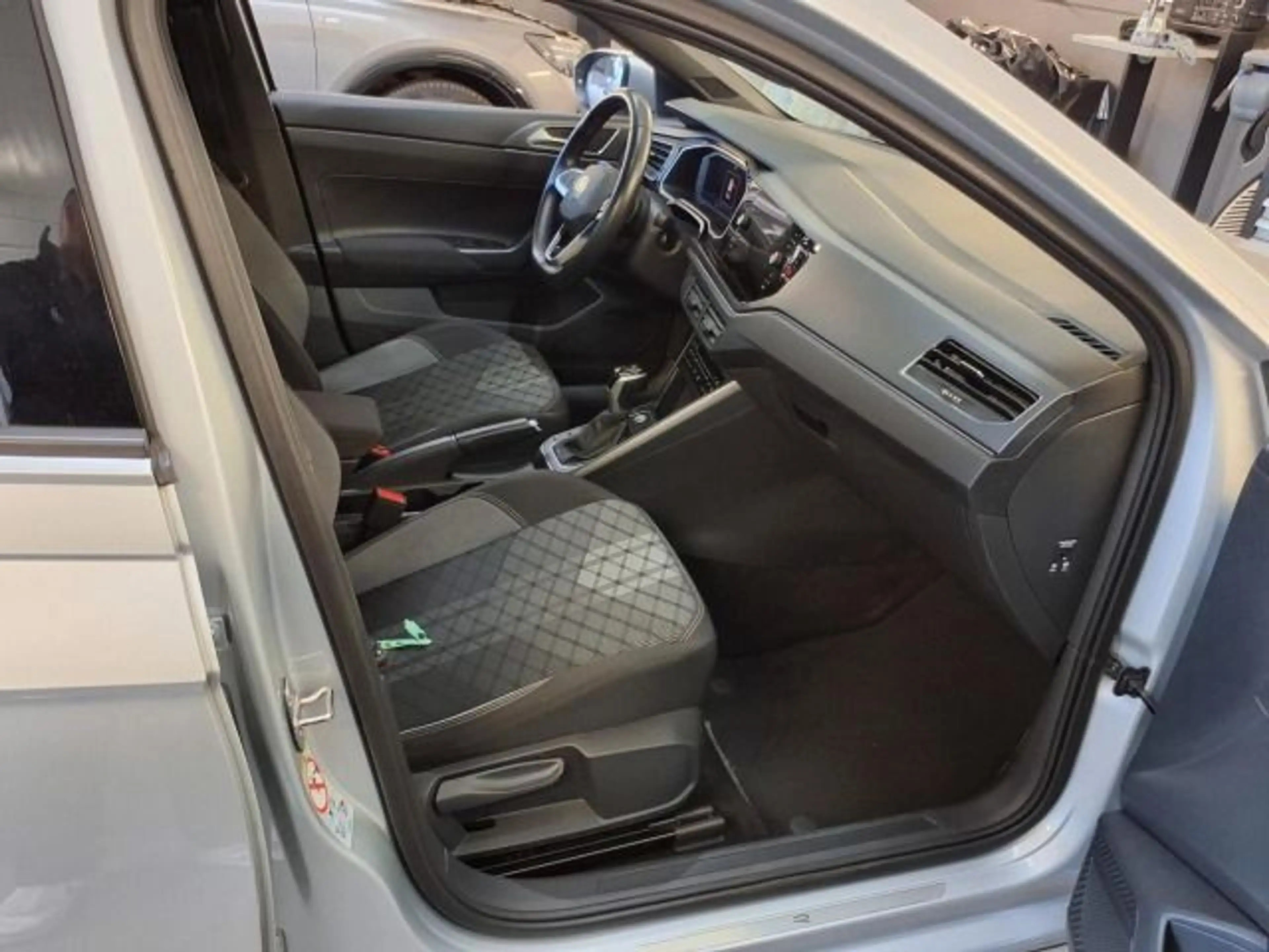 Volkswagen Taigo R-Line 1.5 TSI DSG AHK/Nav/ACC/Keyless/17" — photo 6